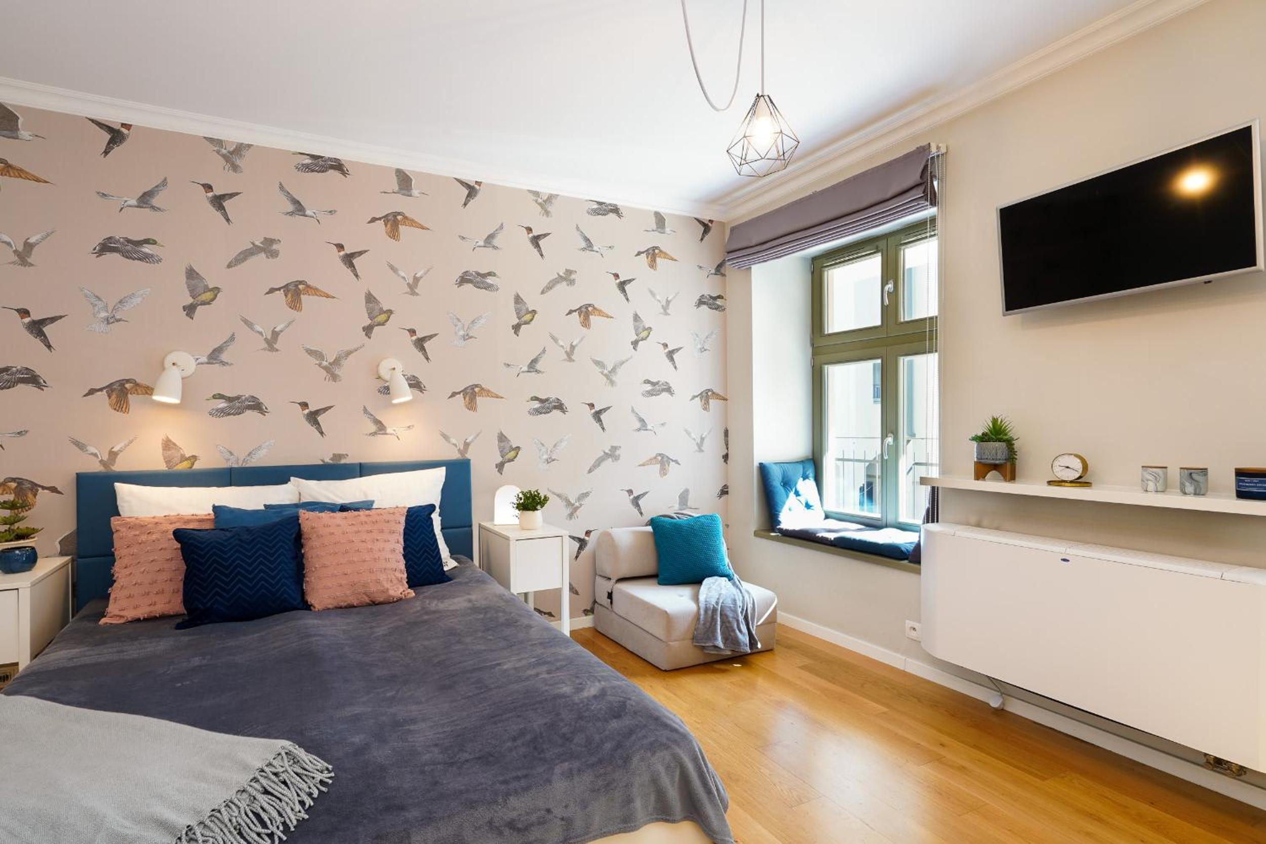 Studio Apartment - Photo 1