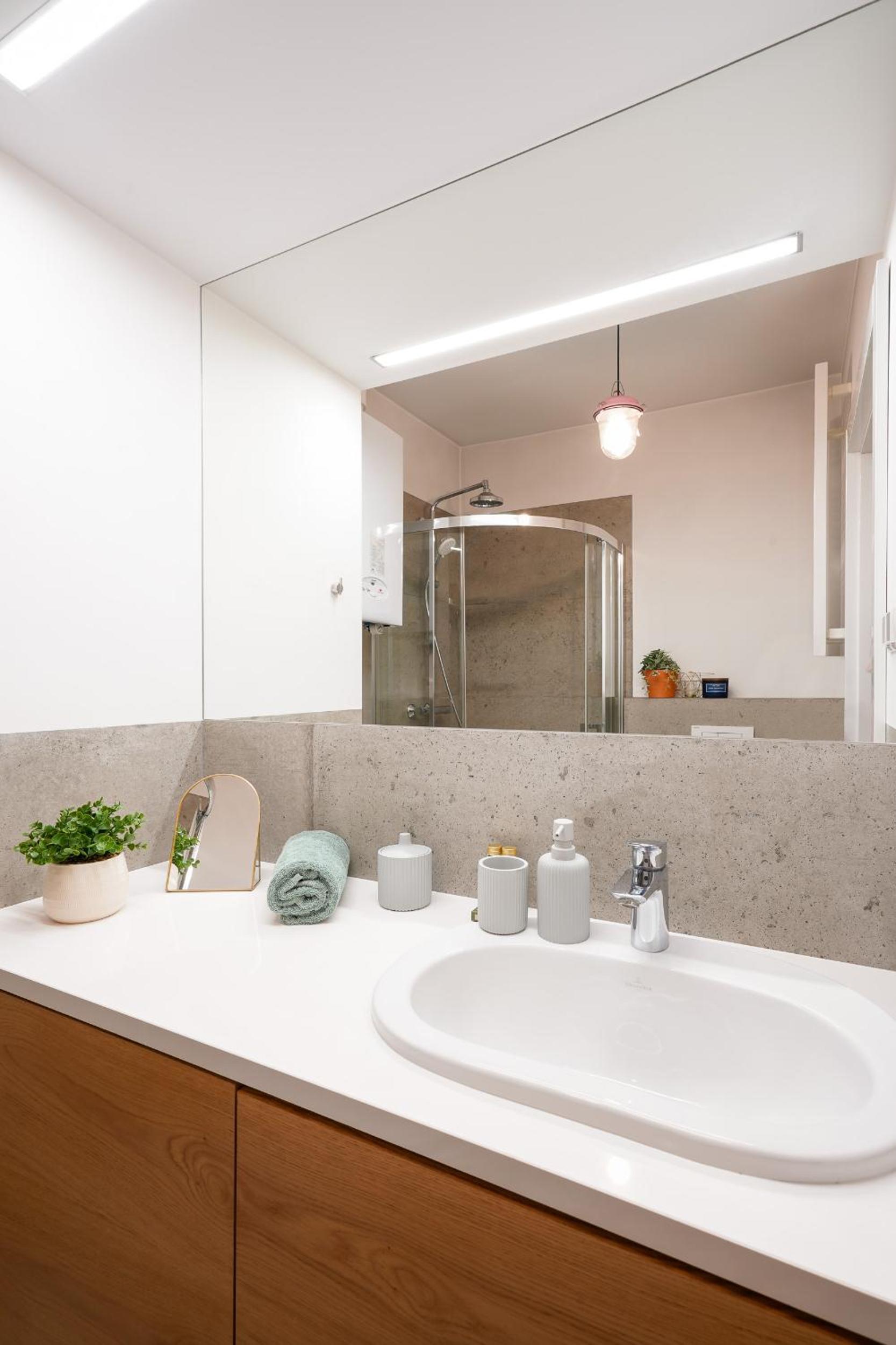Studio Apartment - Photo 8