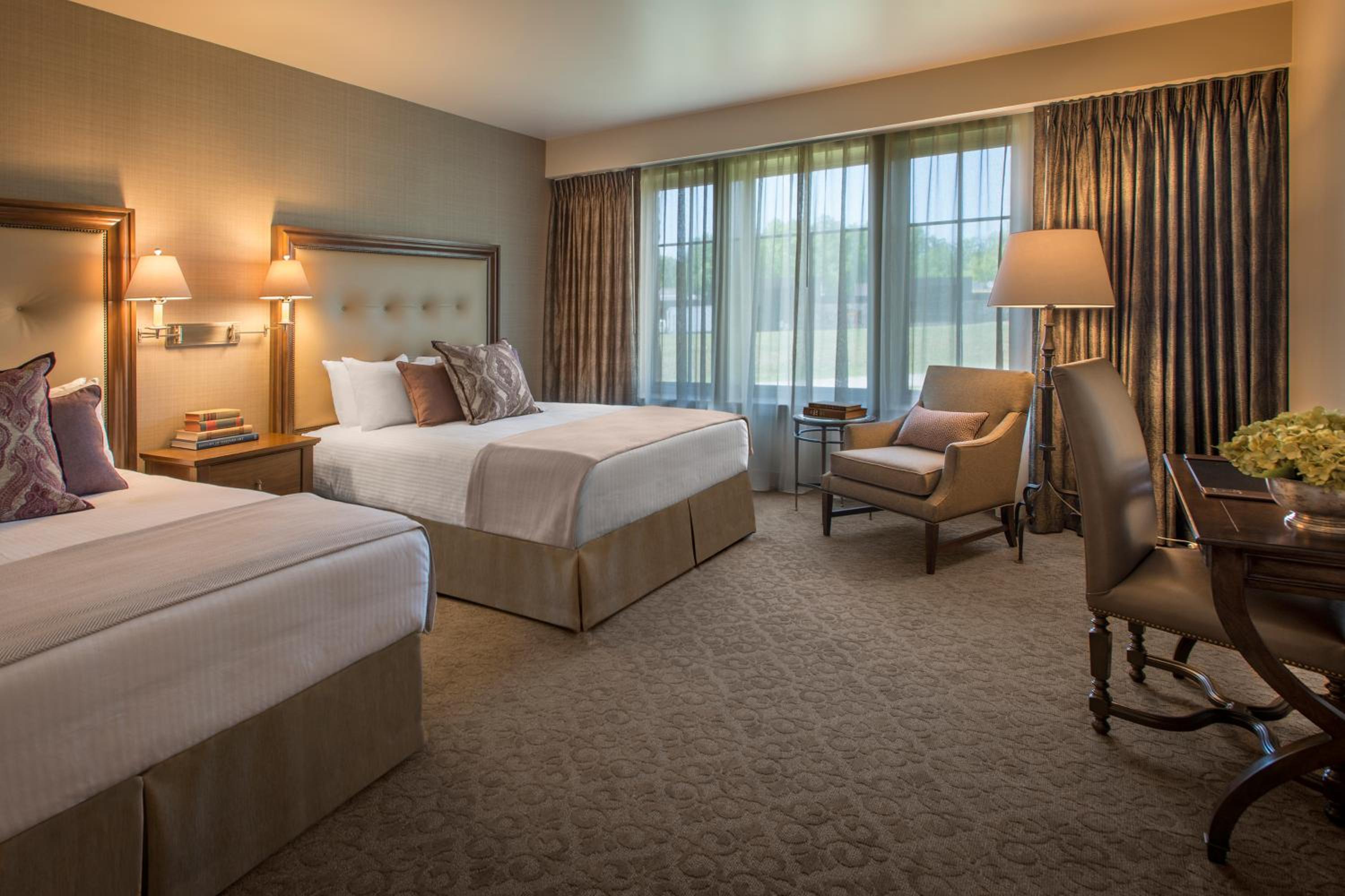 Queen Room with Two Queen Beds and City View photo 1