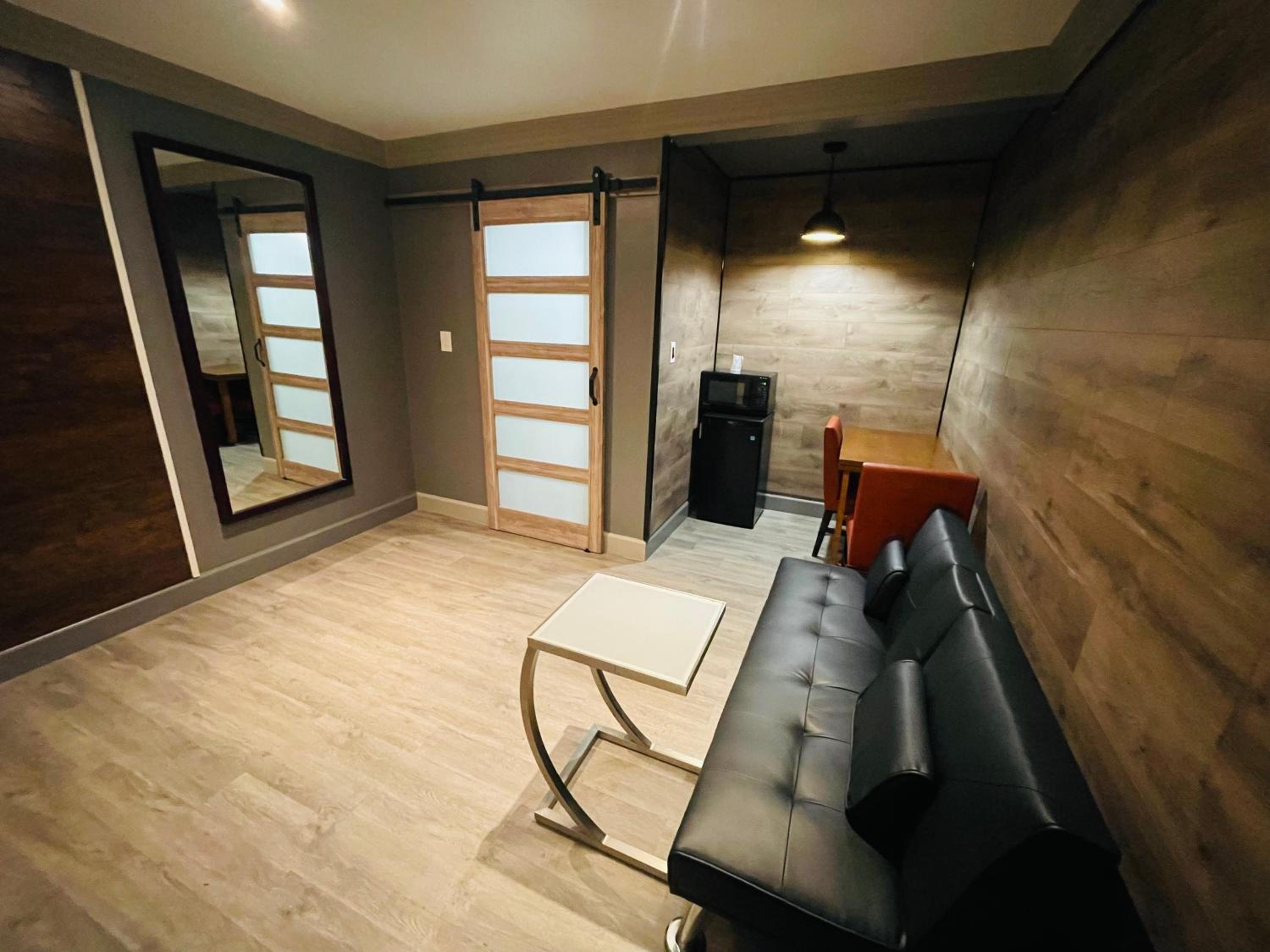 King Suite - Photo 12