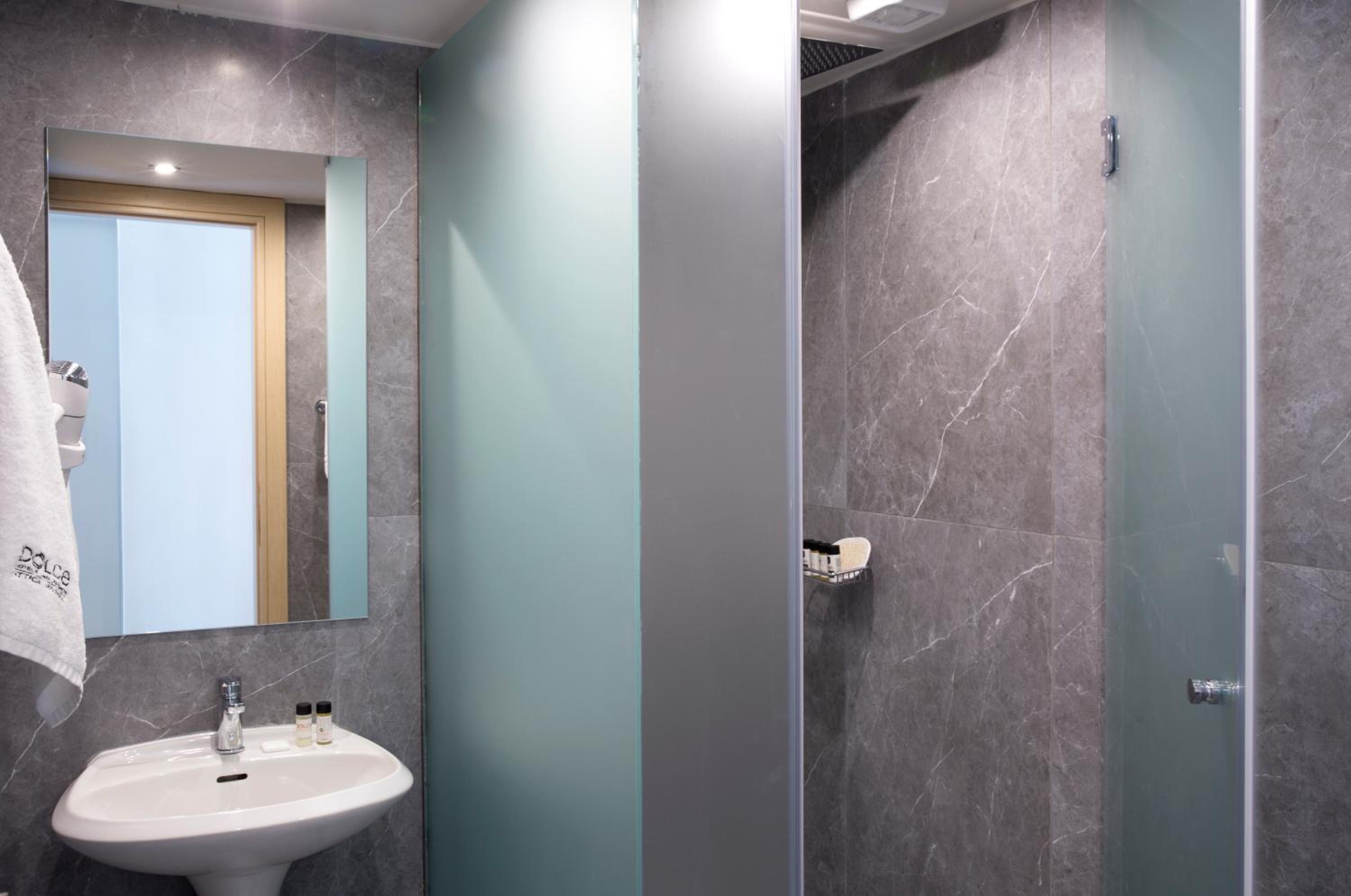 Executive One Bedroom Suite  with Sea View - Photo 7