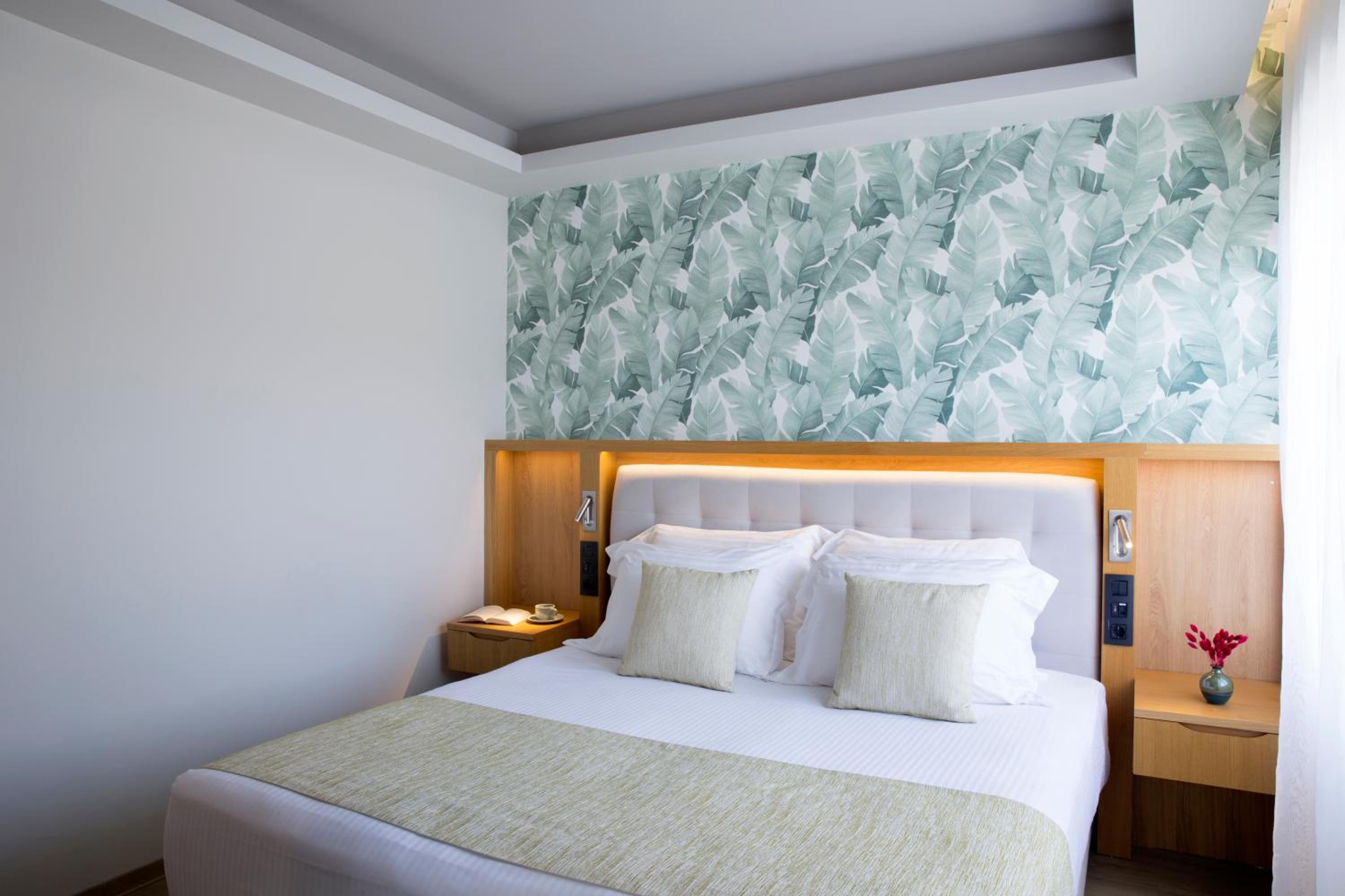 Executive One Bedroom Suite  with Sea View - Photo 1
