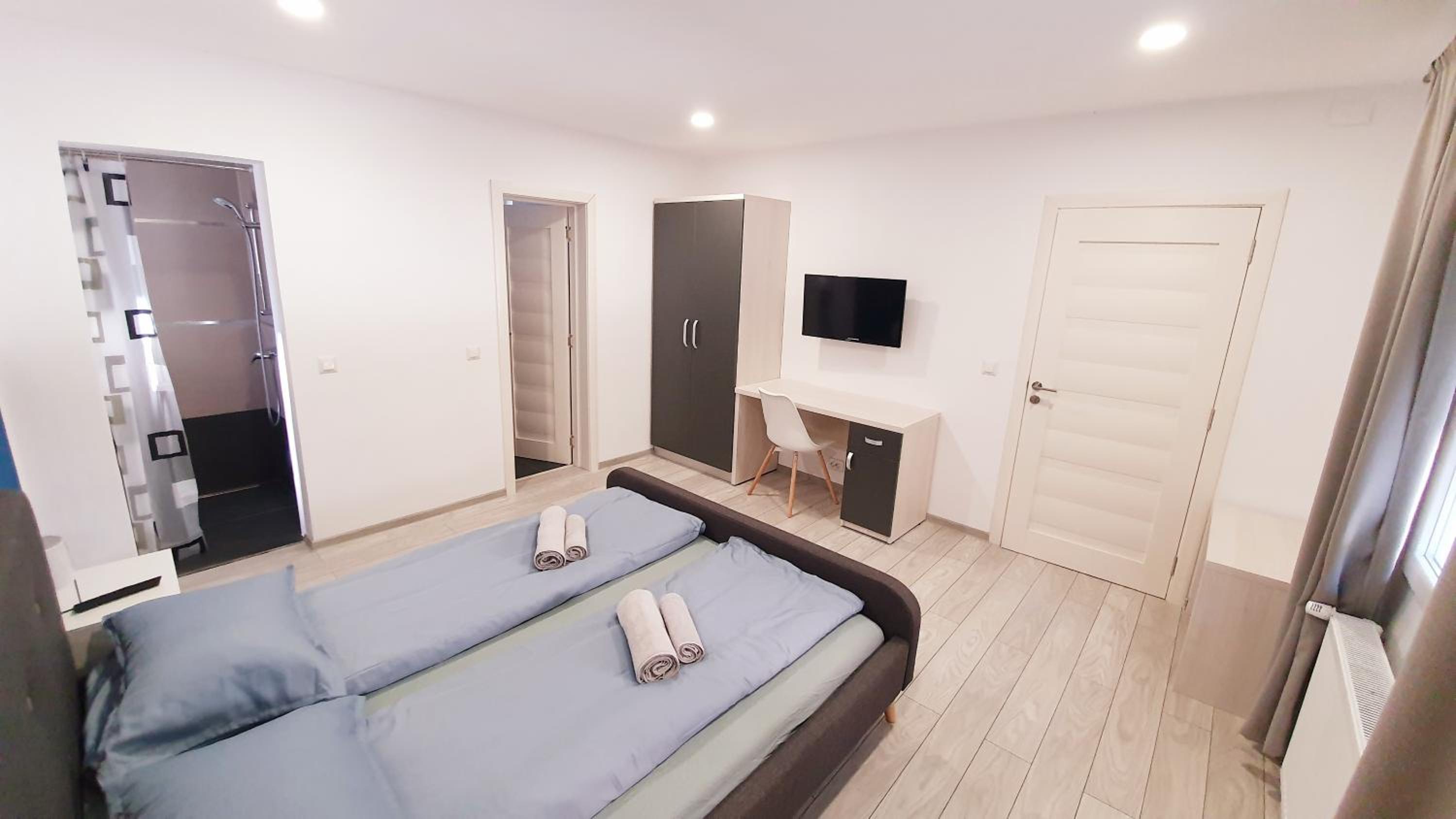 Apartment with Terrace - Photo 9