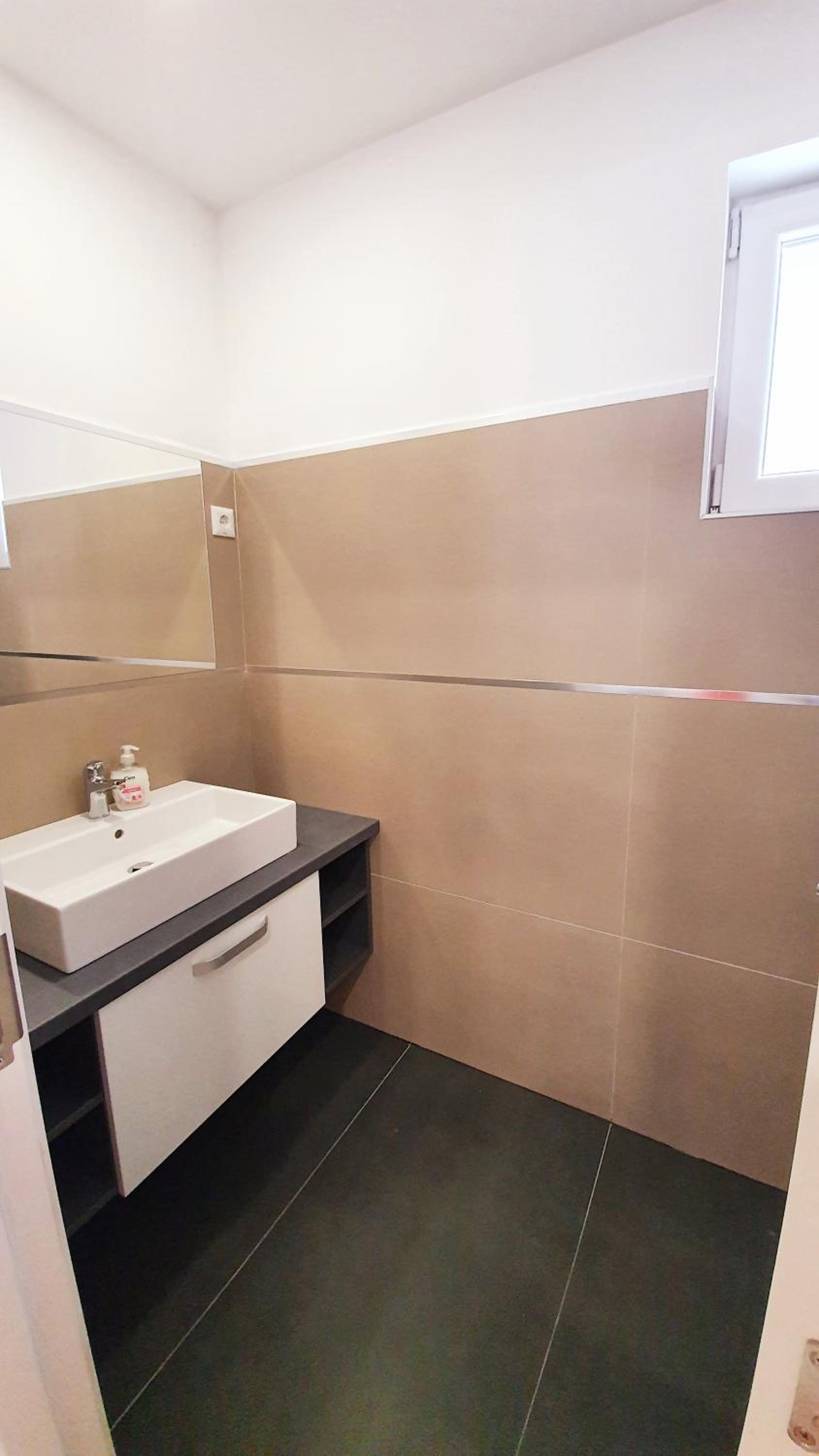 Apartment with Terrace - Photo 11