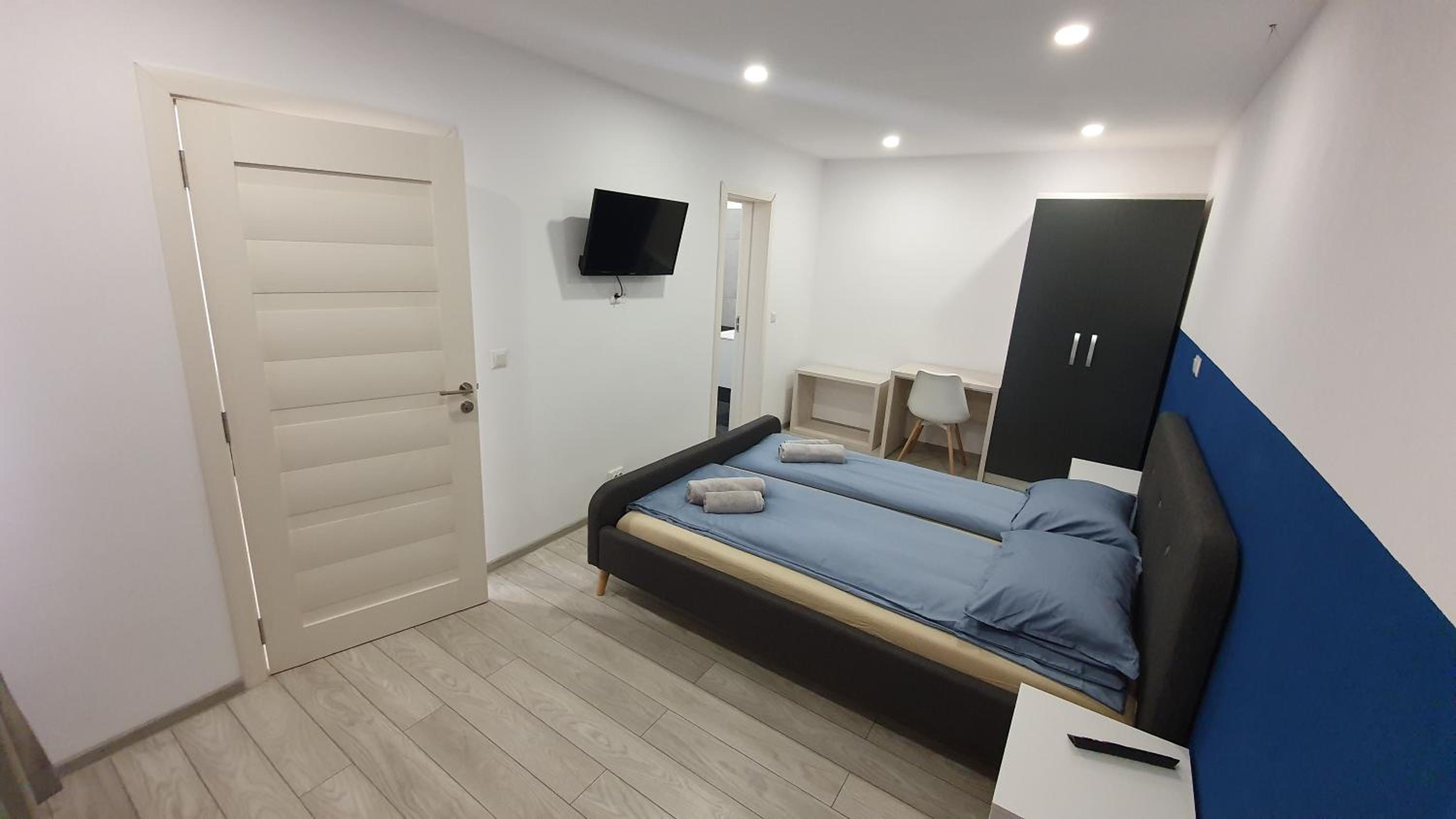 Apartment with Terrace - Photo 8