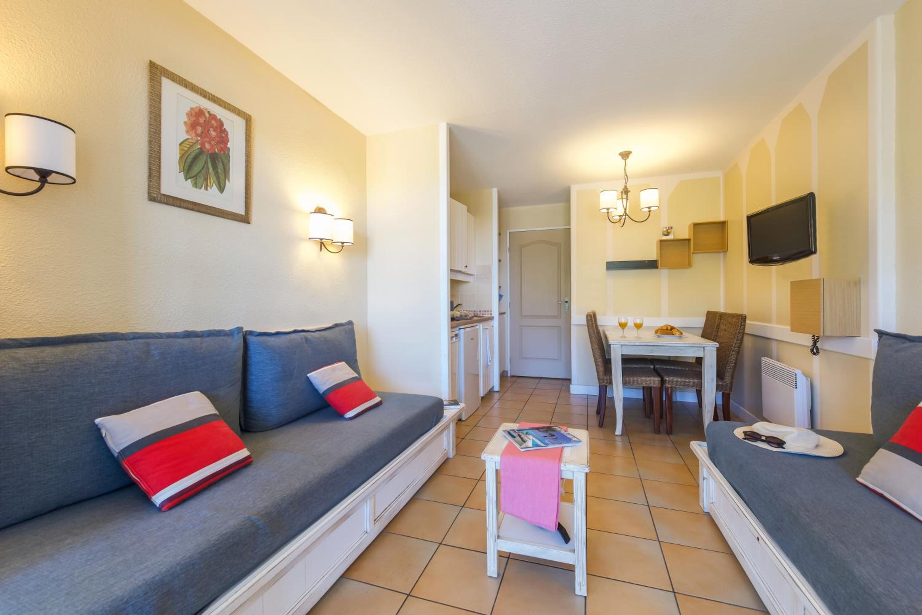 One-Bedroom Apartment with Terrace or Balcony (4 People)