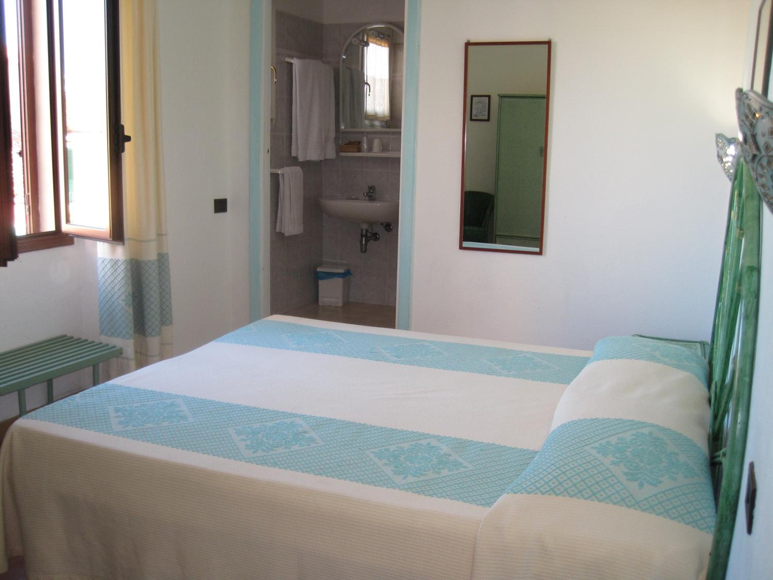 Basic Double or Twin Room photo 3