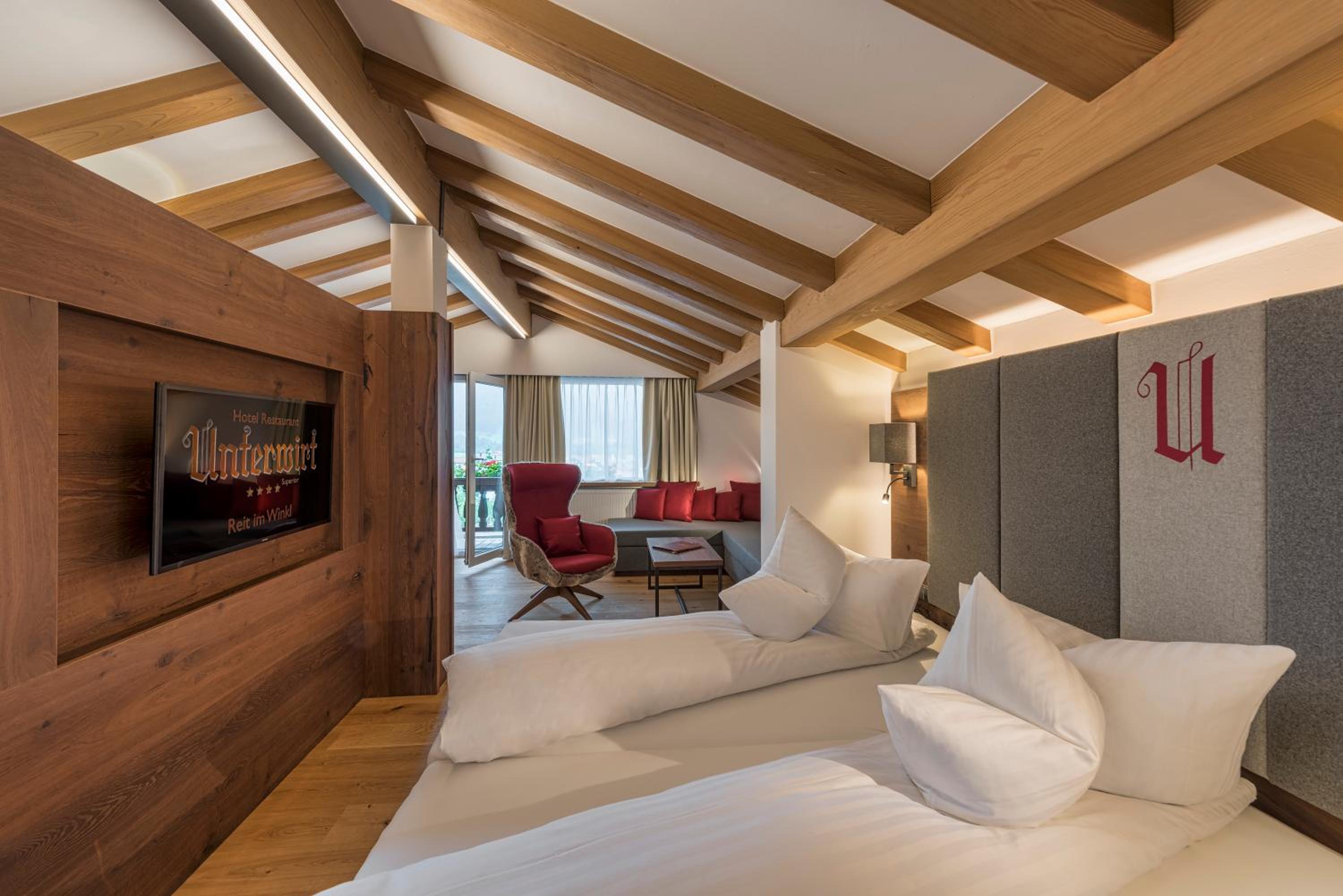 Junior Suite with Mountain View - Photo 1