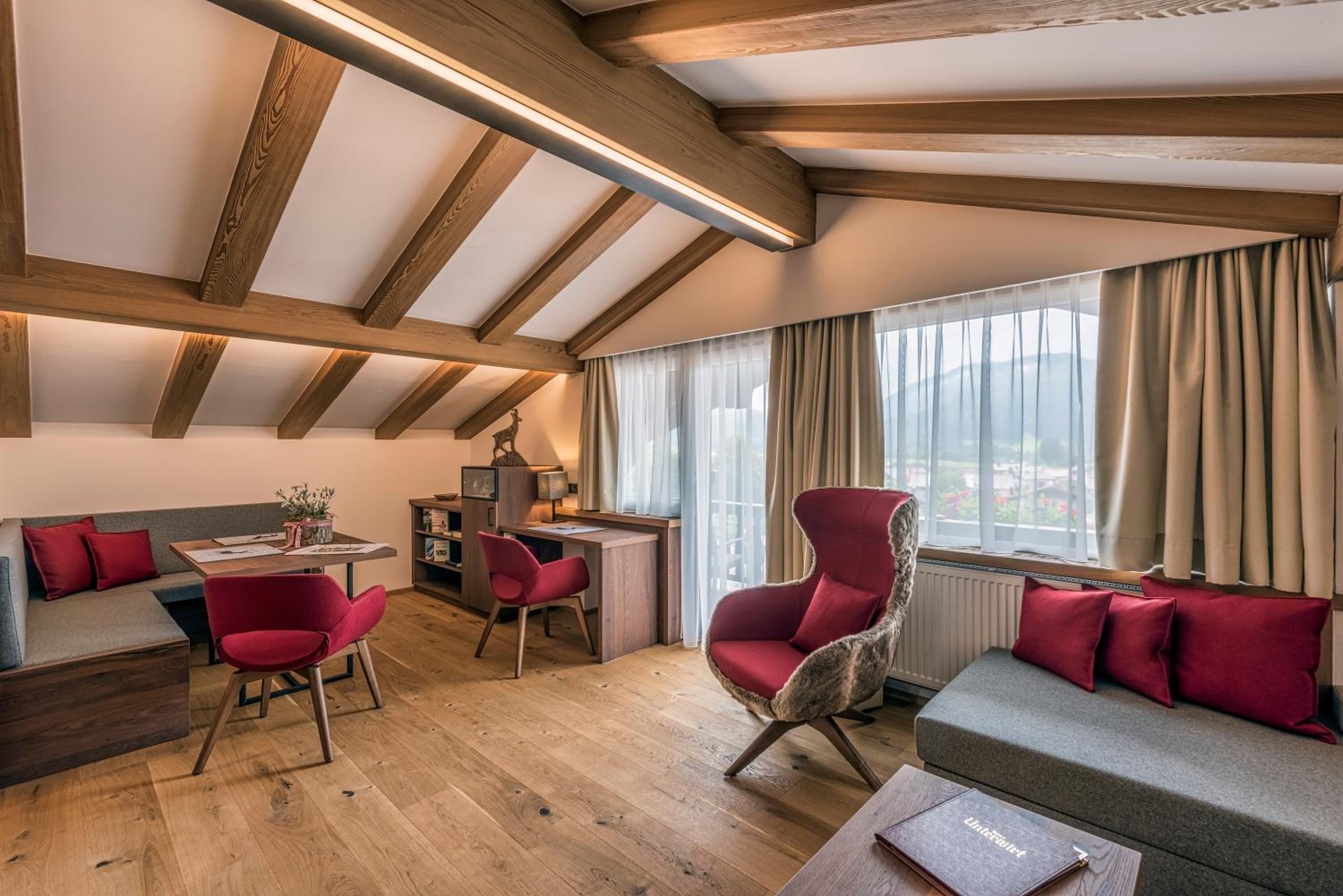 Junior Suite with Mountain View - Photo 2