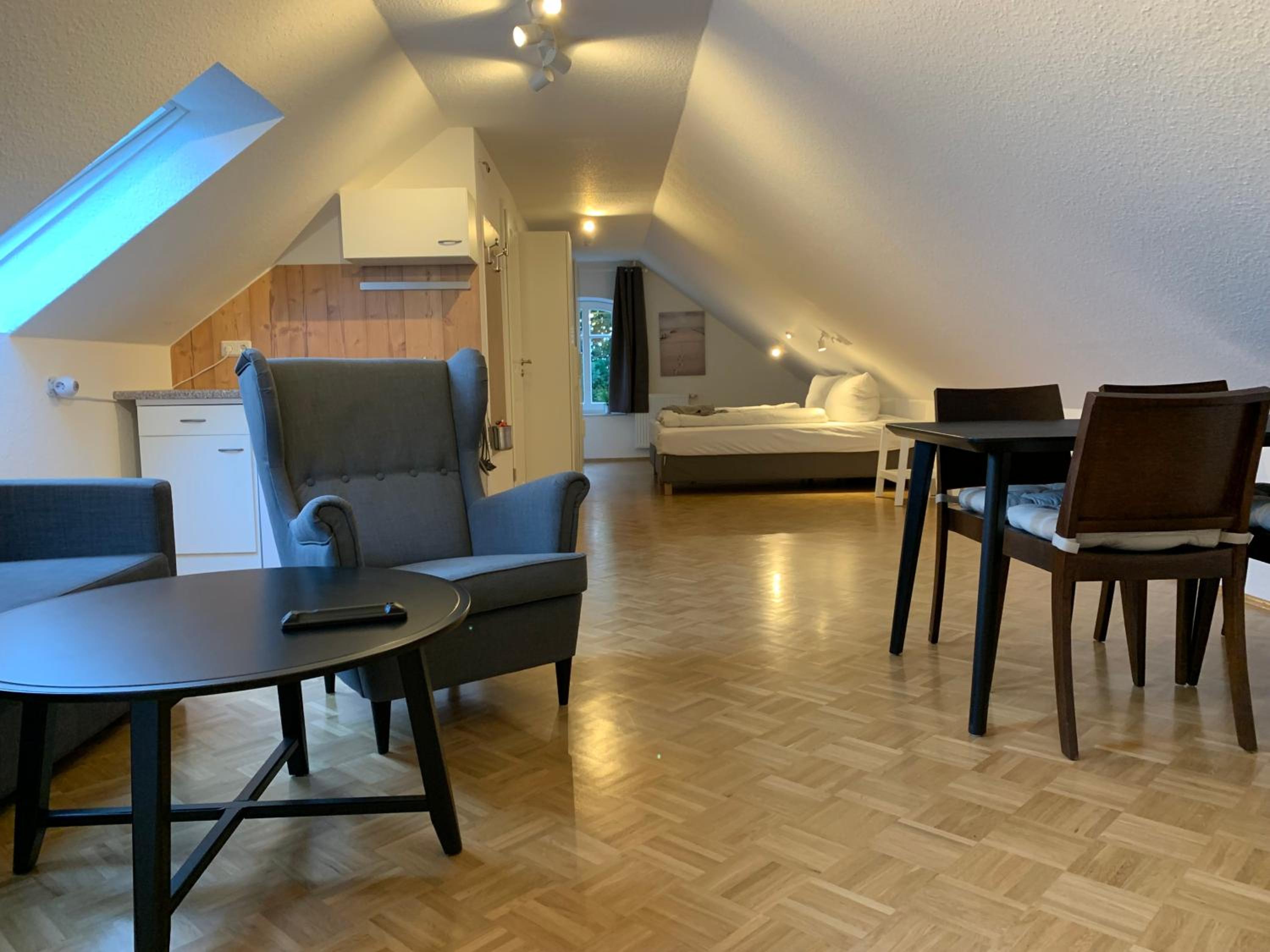 Studio Apartment - Photo 2