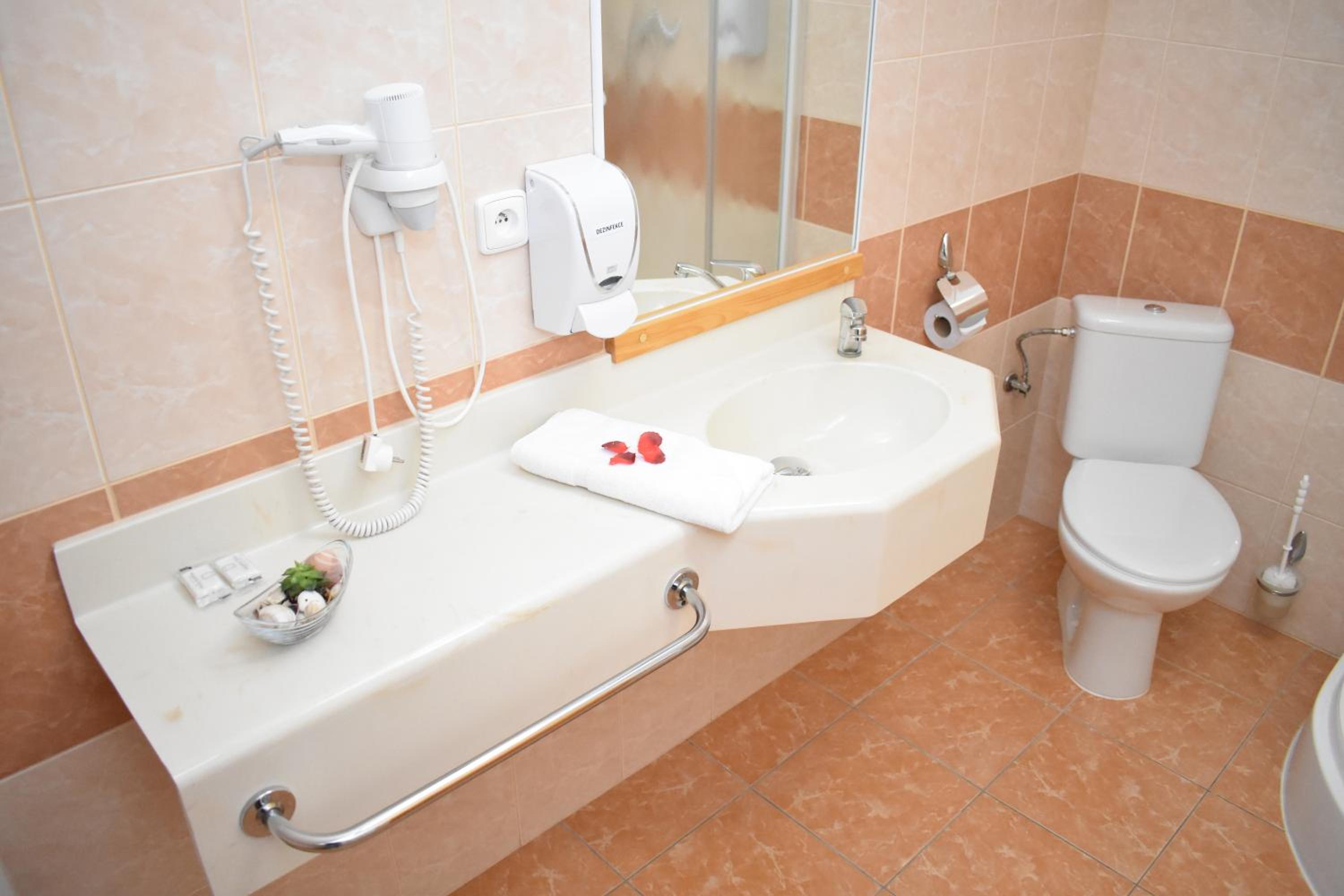 Suite (4 Adults) - Photo 3