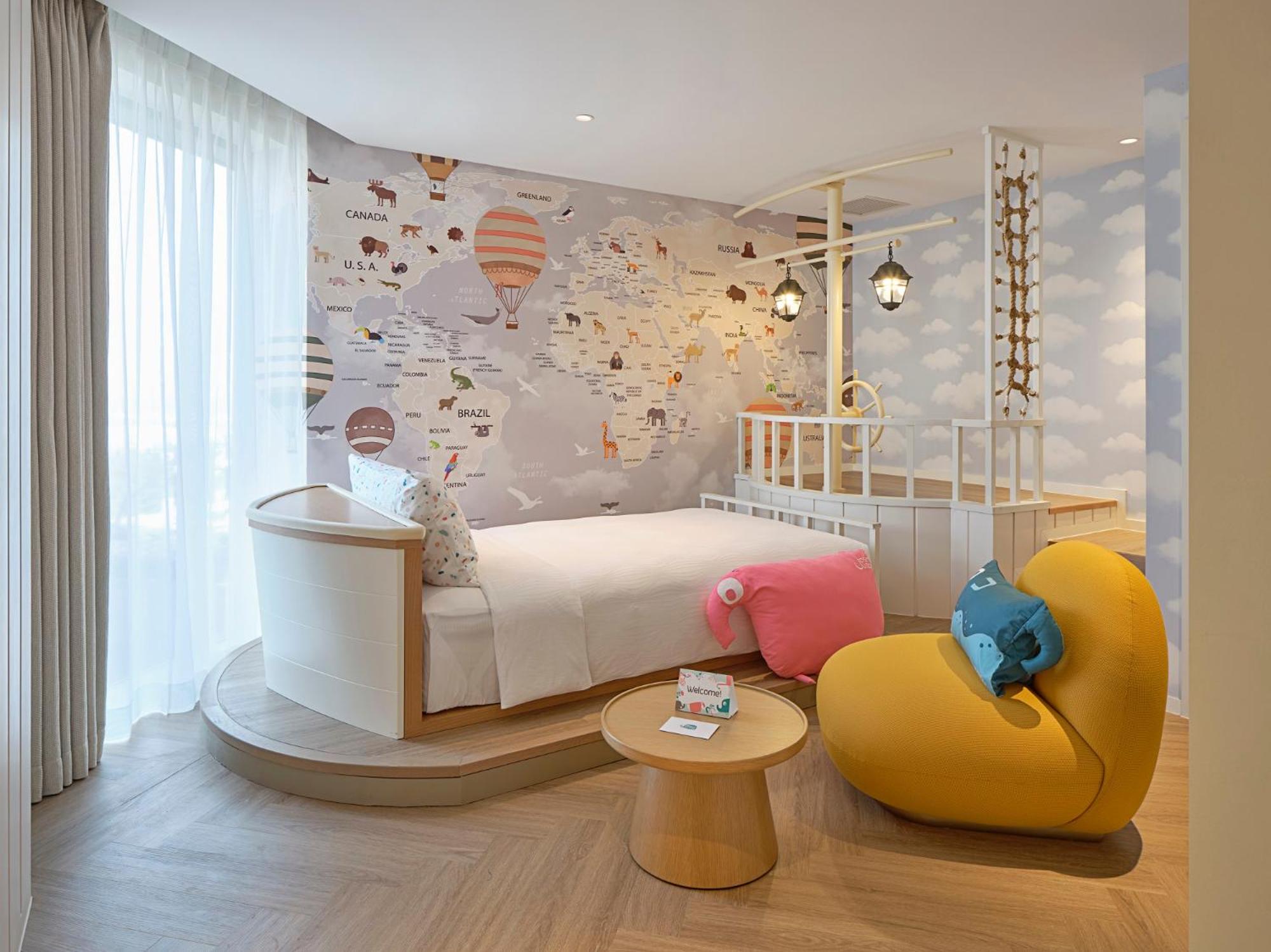 Kids Suite Twin Room with City View