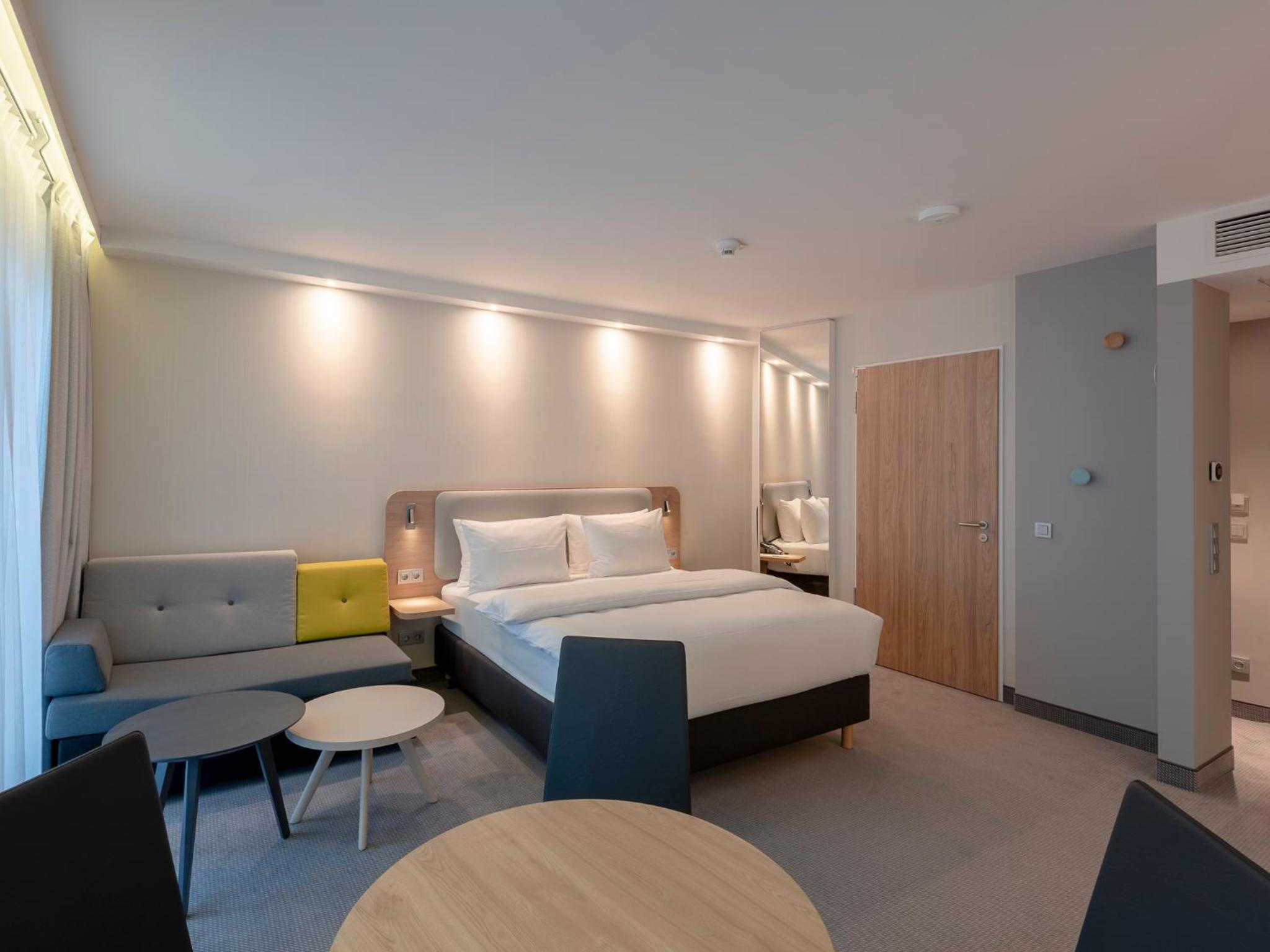 Queen Suite with Balcony - Photo 1