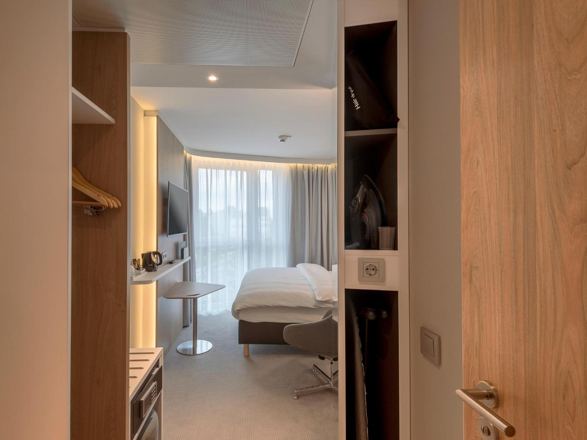 Standard Queen Room - Photo 6