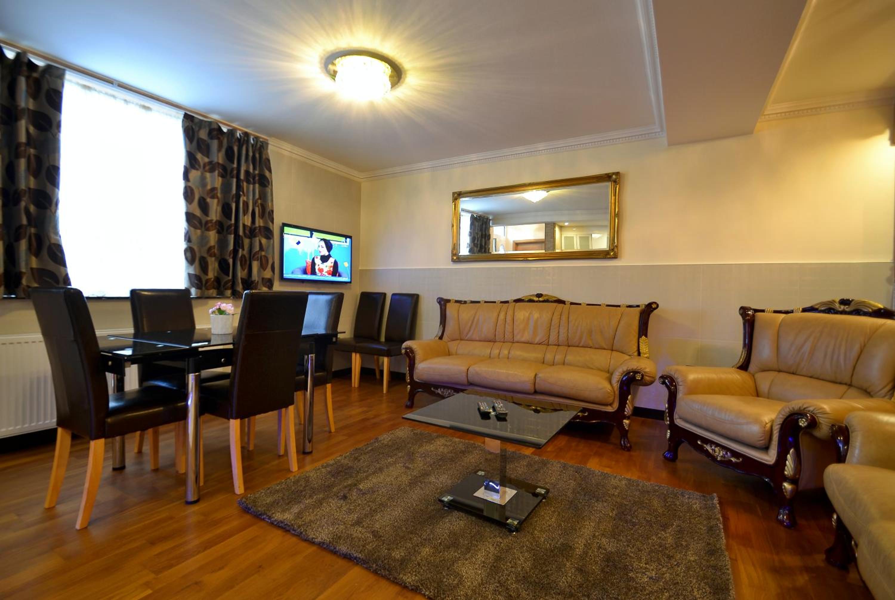 Superior Three-Bedroom Apartment photo 2