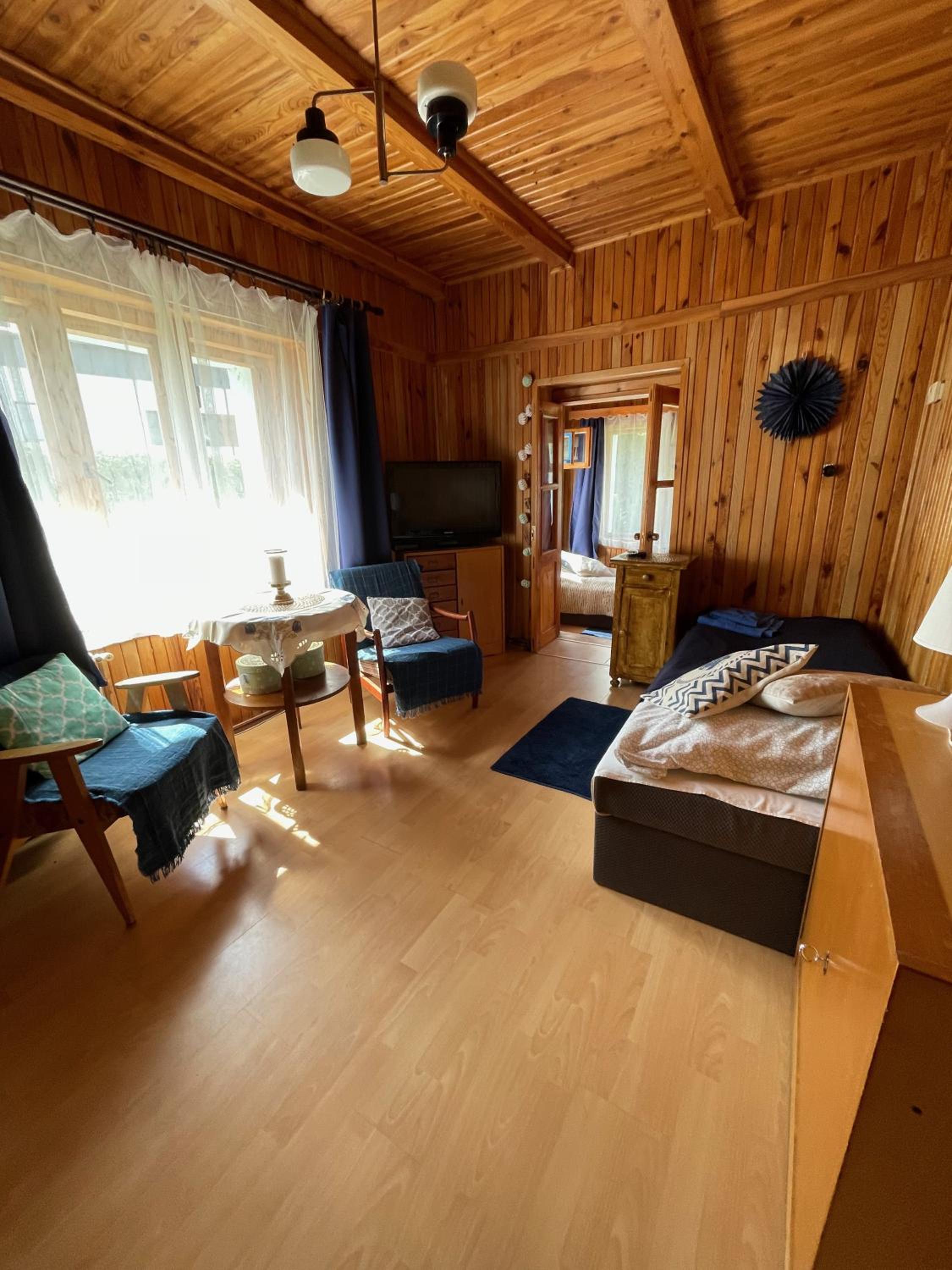 Basic Triple Room with Shared Bathroom photo 1