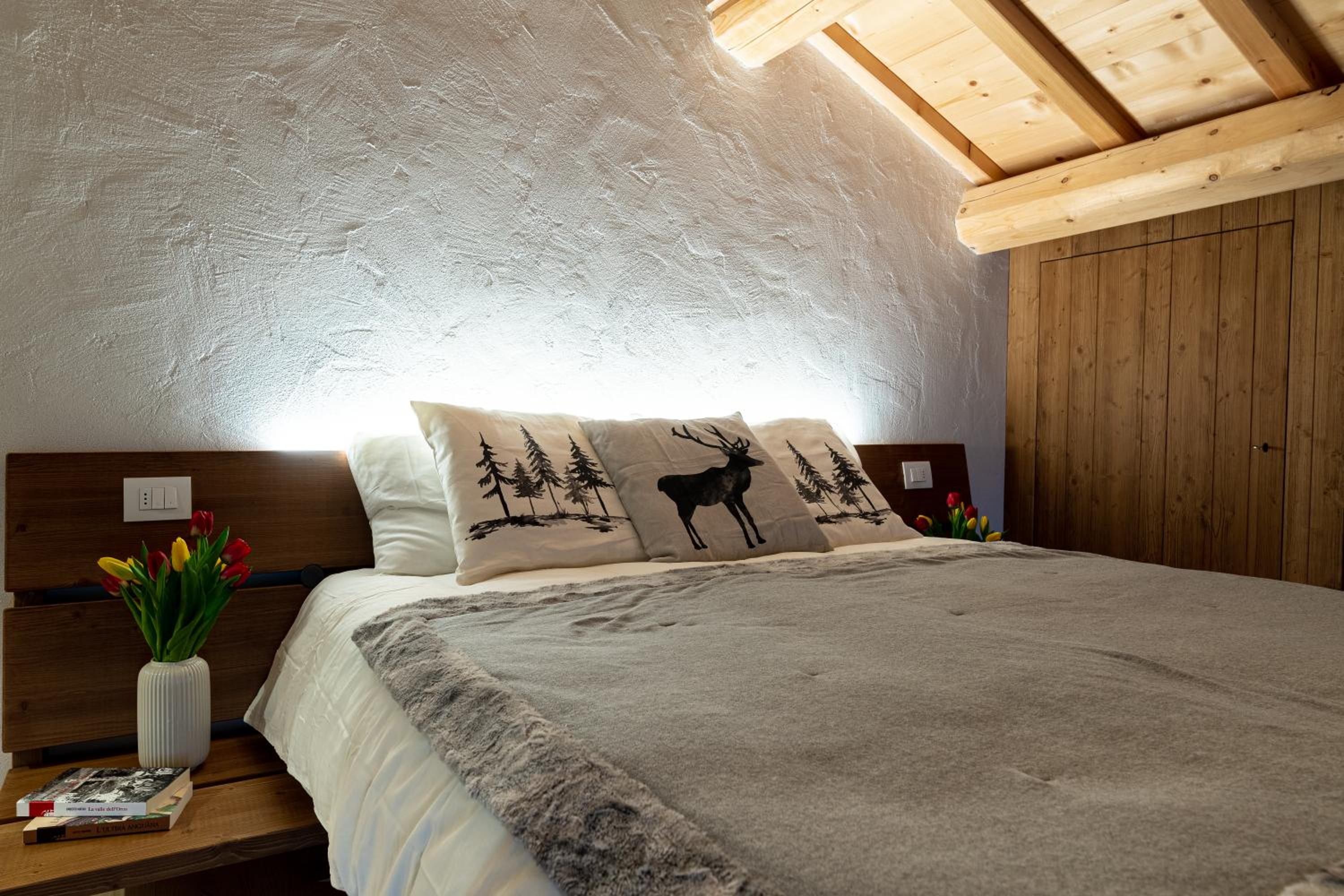 Large Double Room - Photo 3
