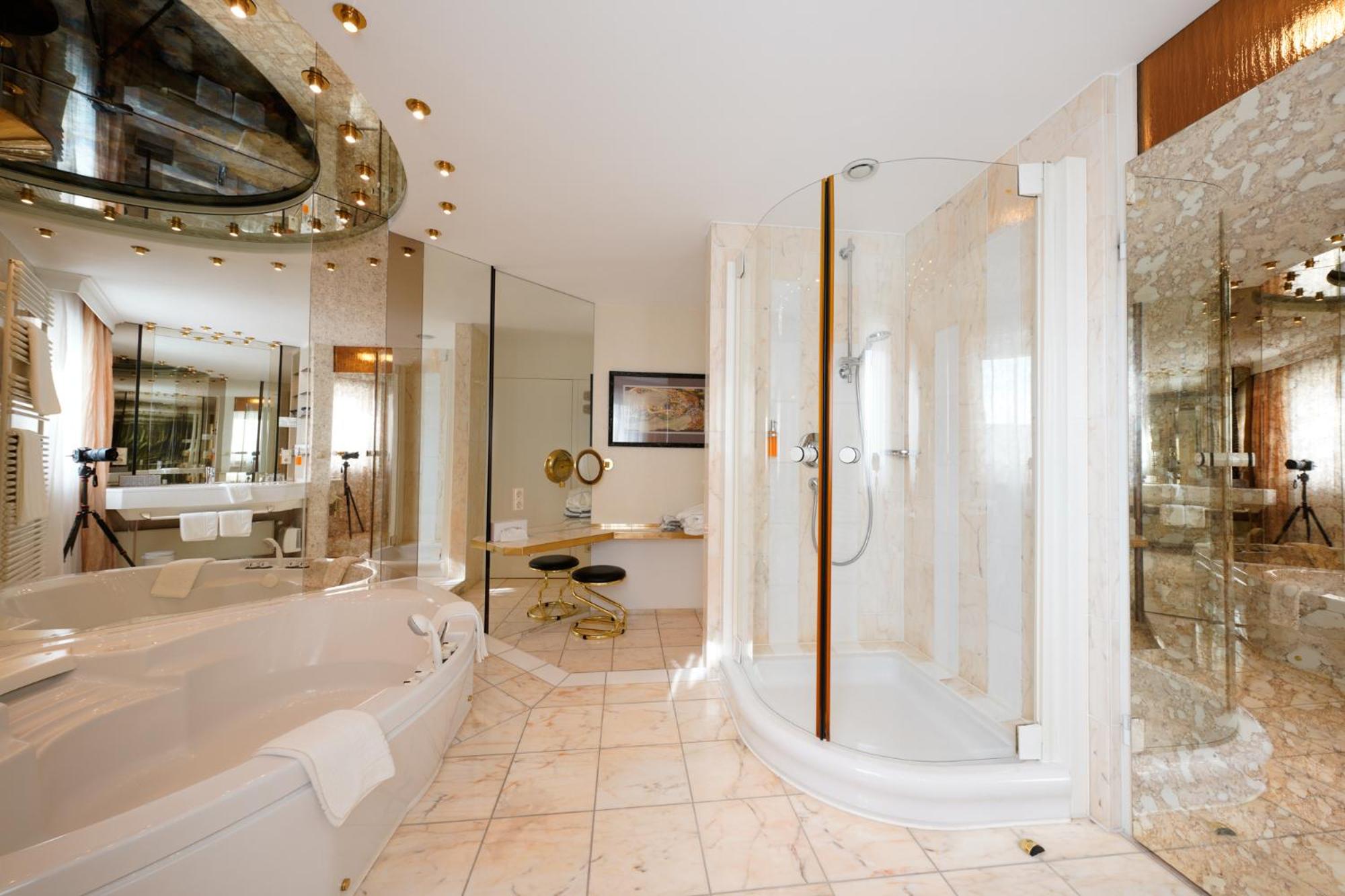 Deluxe Suite photo 2