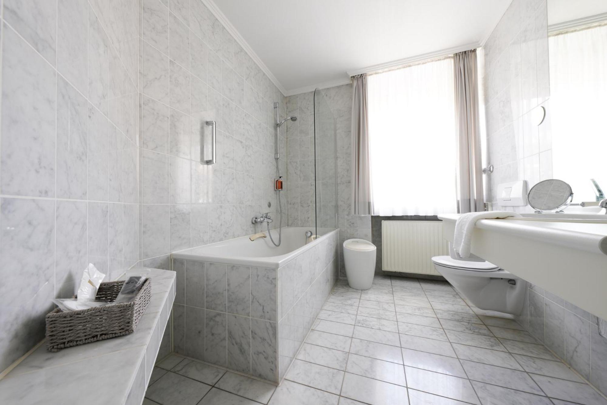 Deluxe Double Room - Photo 12