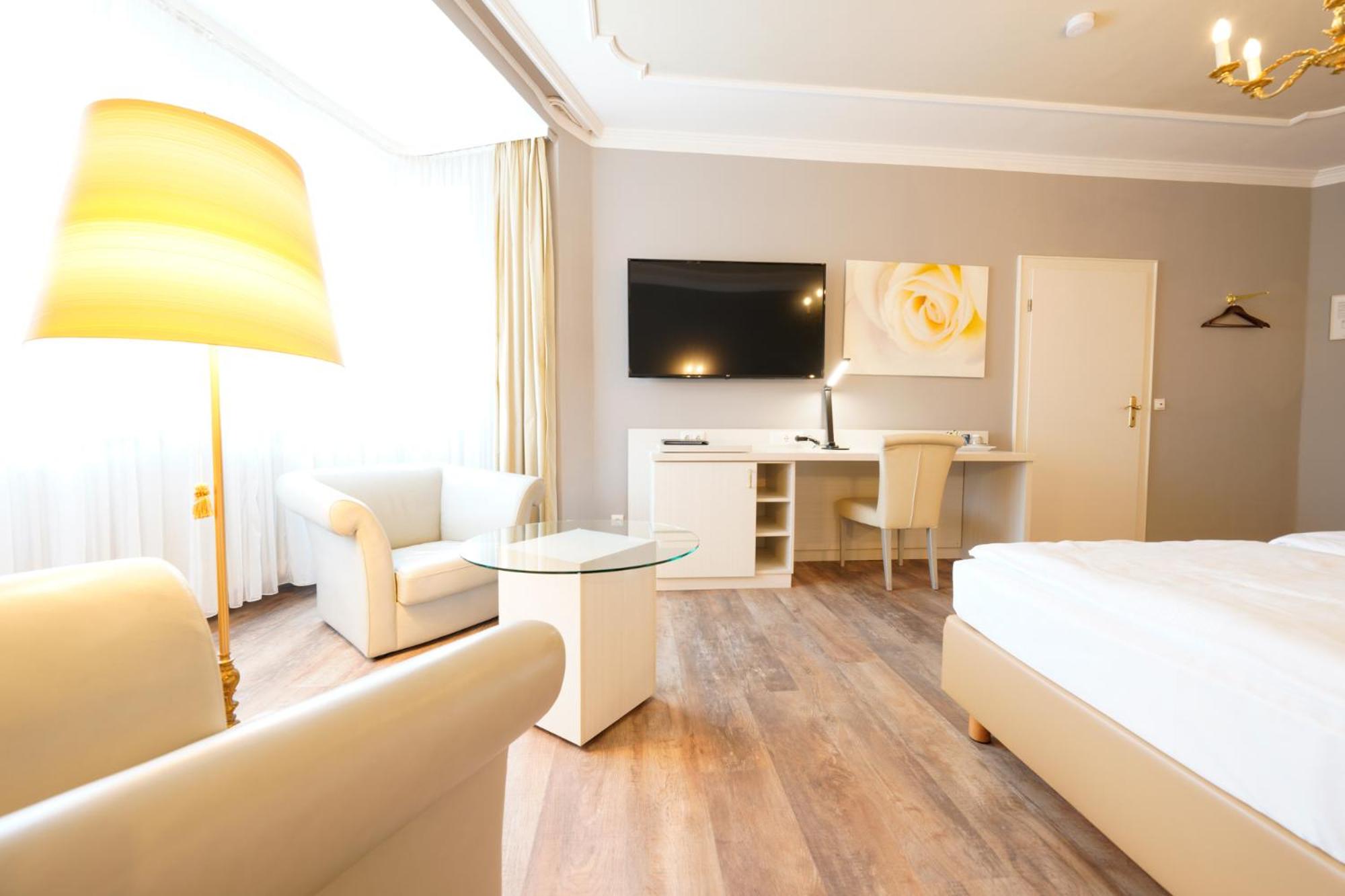 Deluxe Double Room - Photo 10