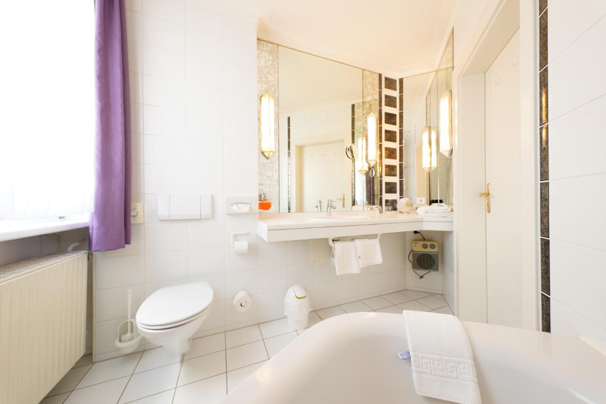 Deluxe Double Room - Photo 8