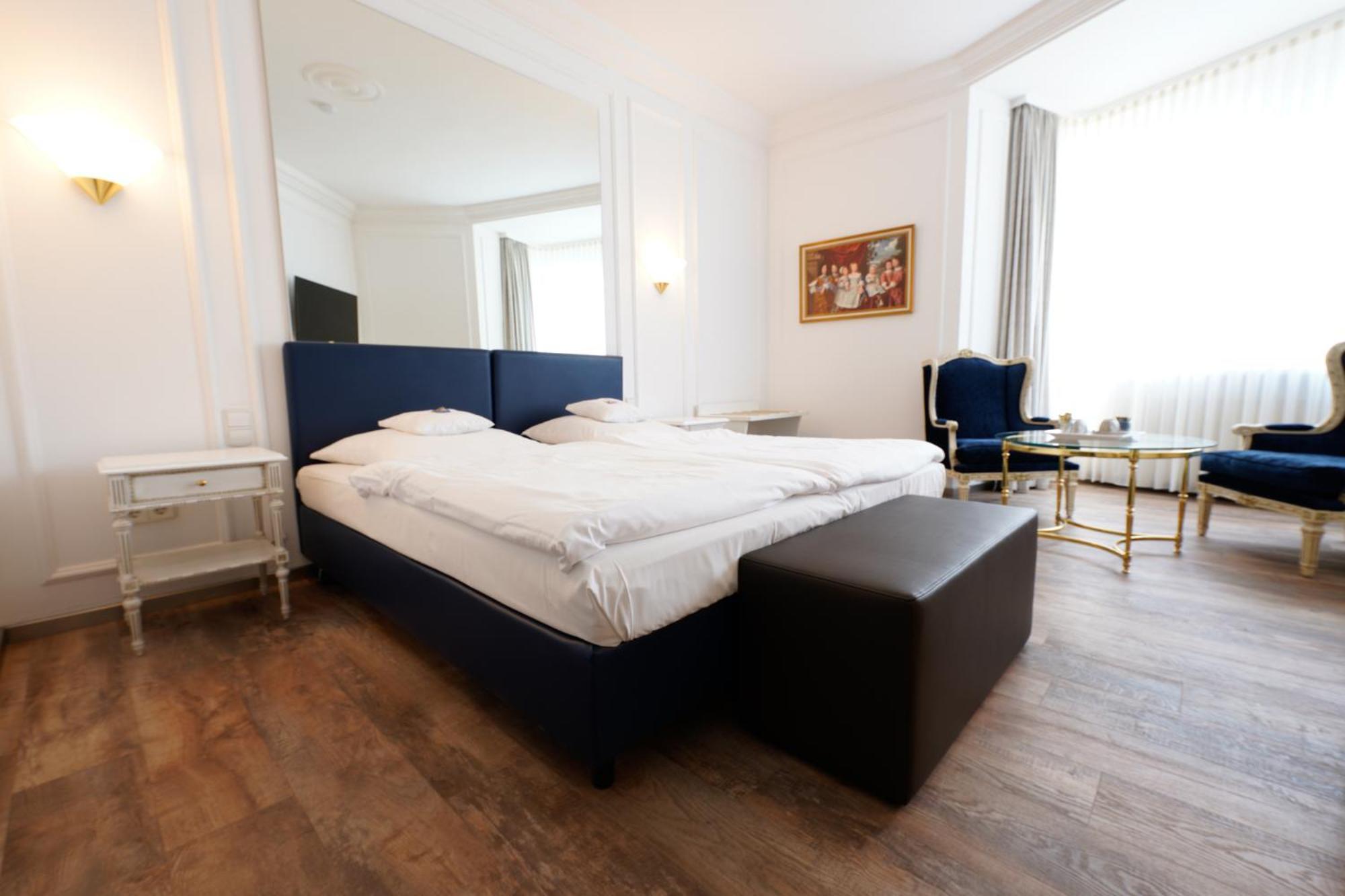 Deluxe Double Room - Photo 13