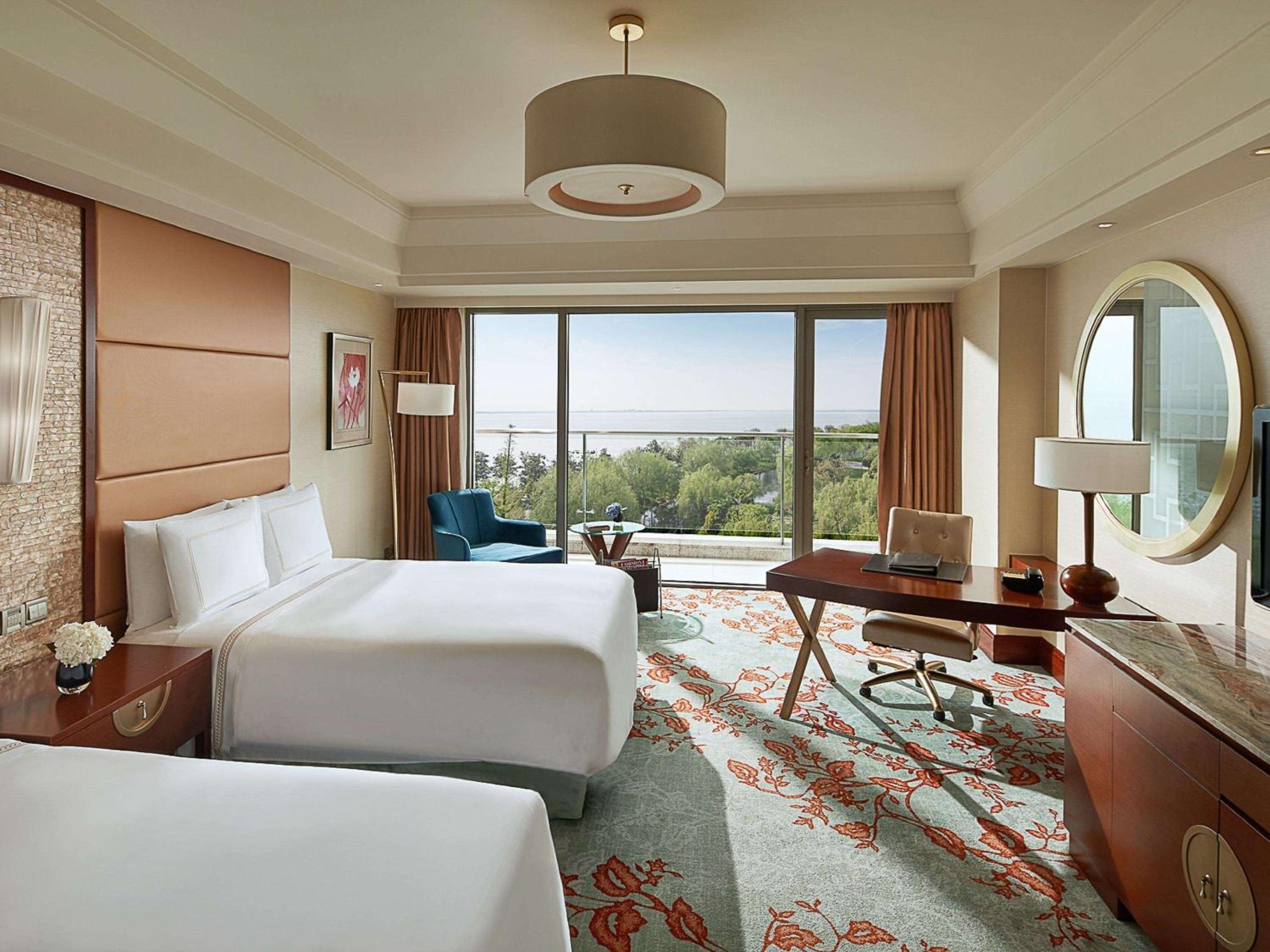Signature Twin Room with Lake View