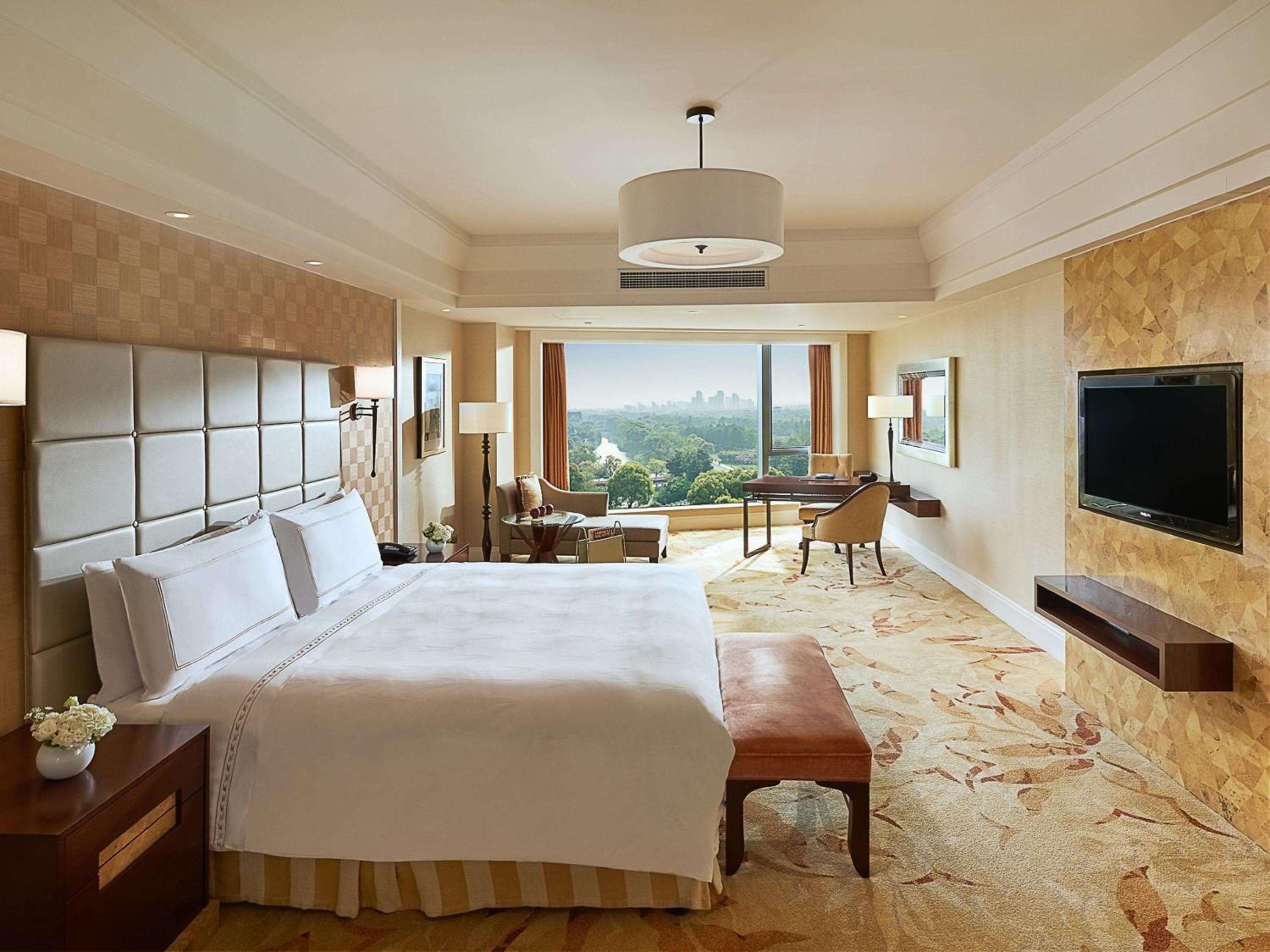Fairmont Gold Queen Room with Two Queen Beds and Park View