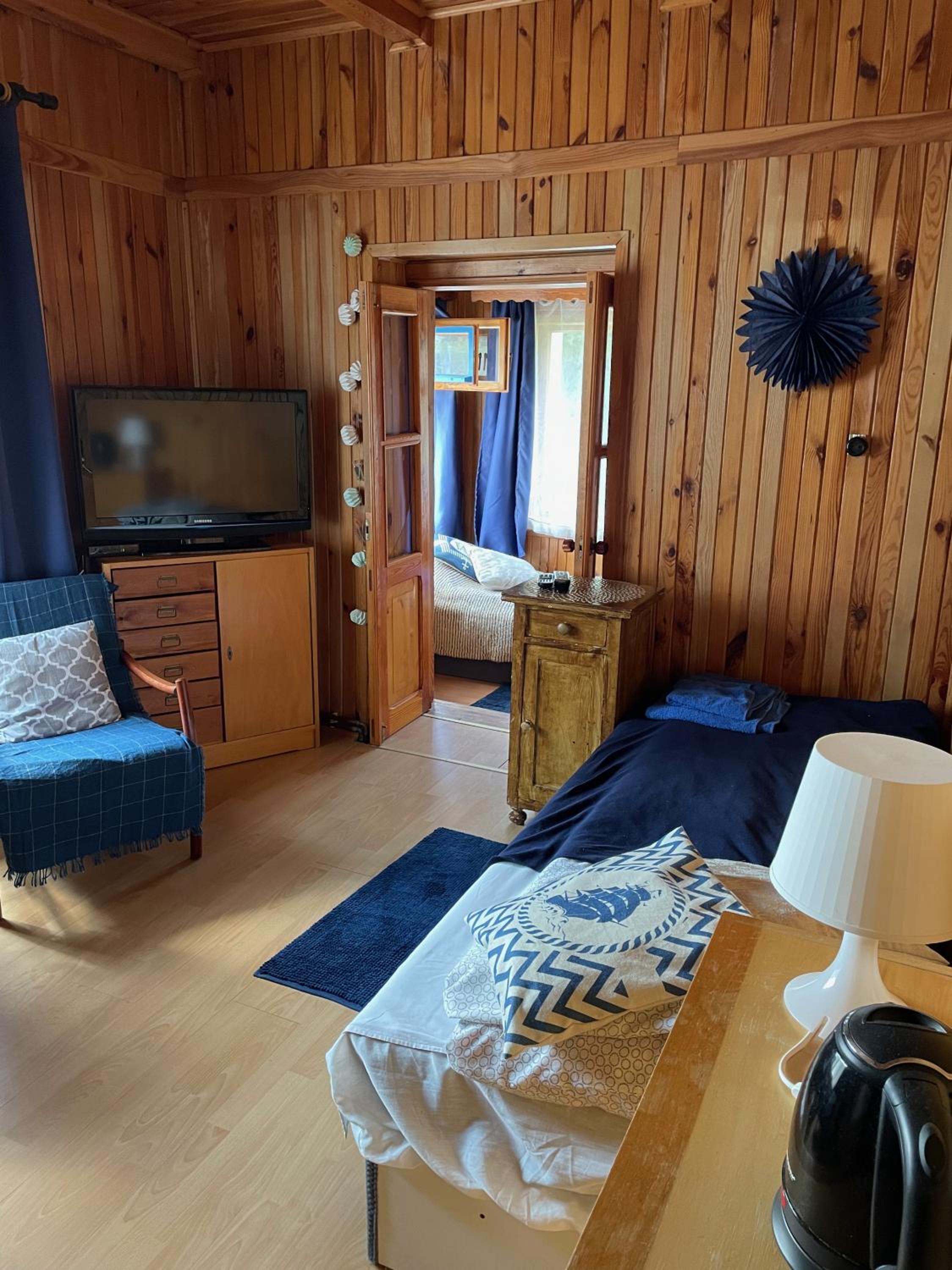 Basic Triple Room with Shared Bathroom photo 2