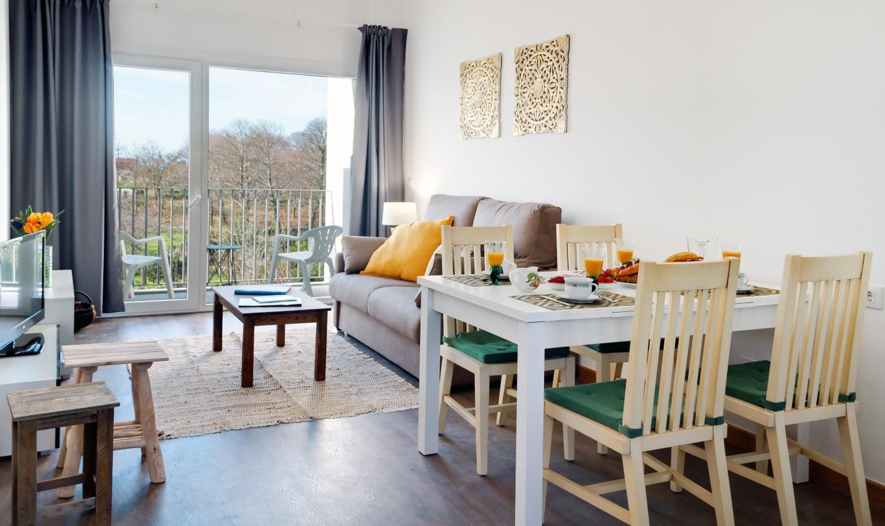 One-Bedroom Apartment - Photo 12