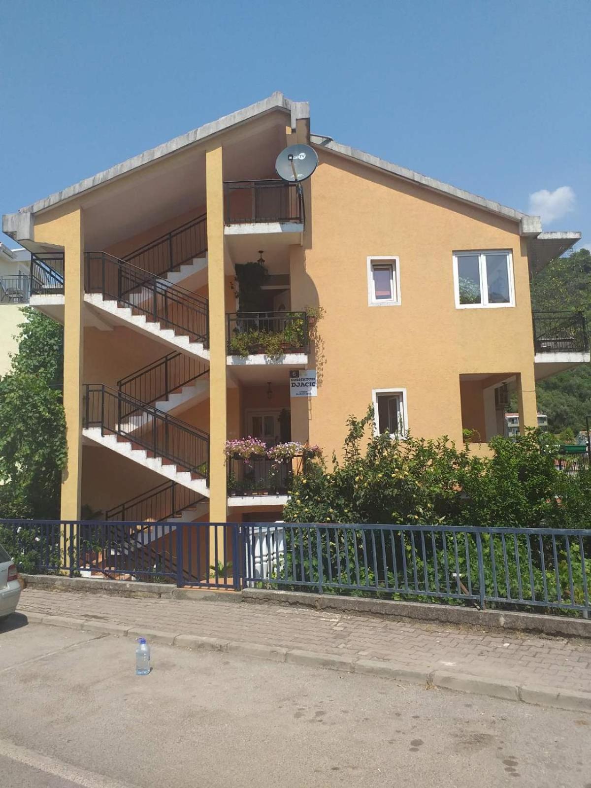 Studio with Balcony photo 2