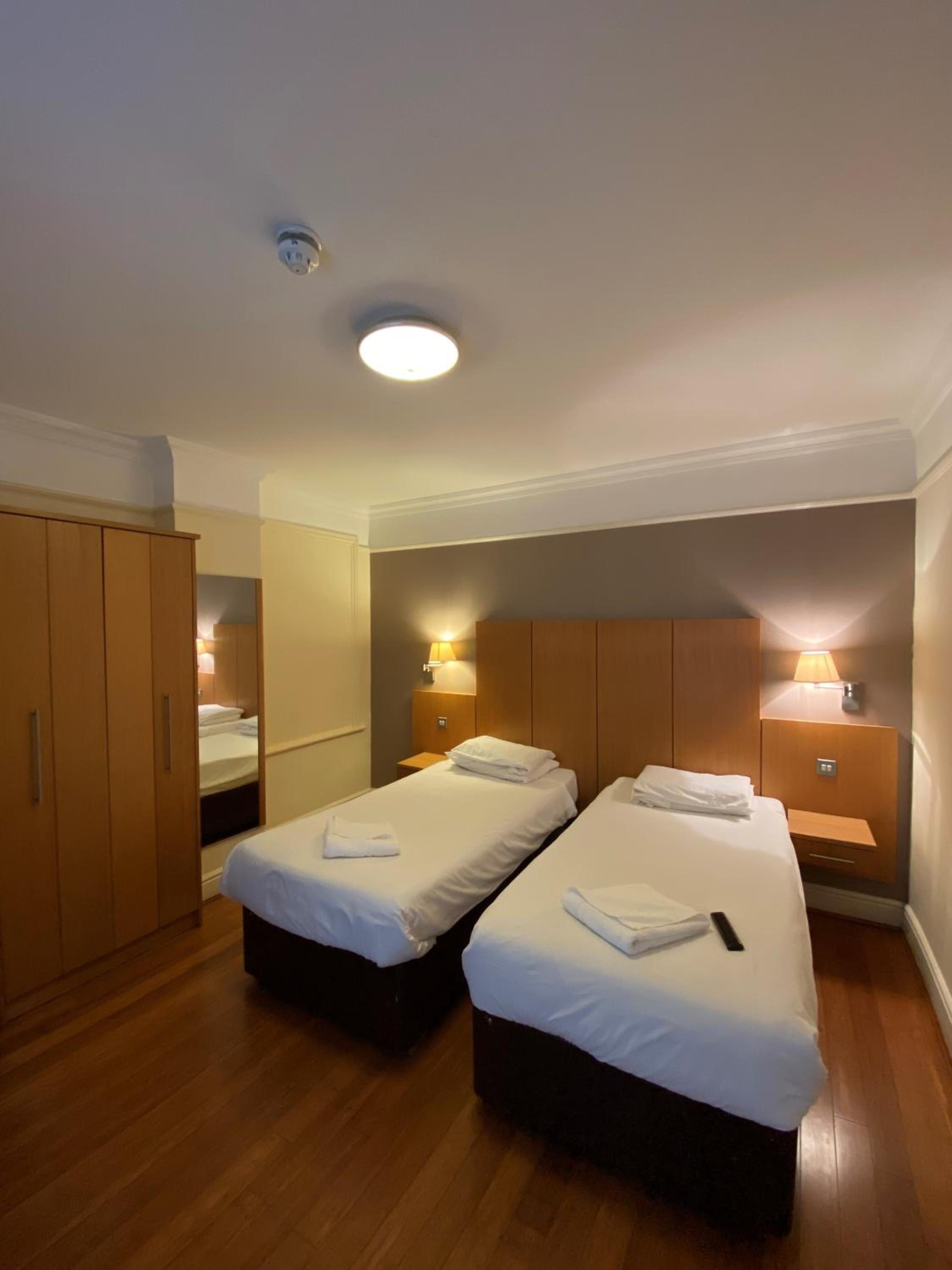 Twin Room - Photo 1