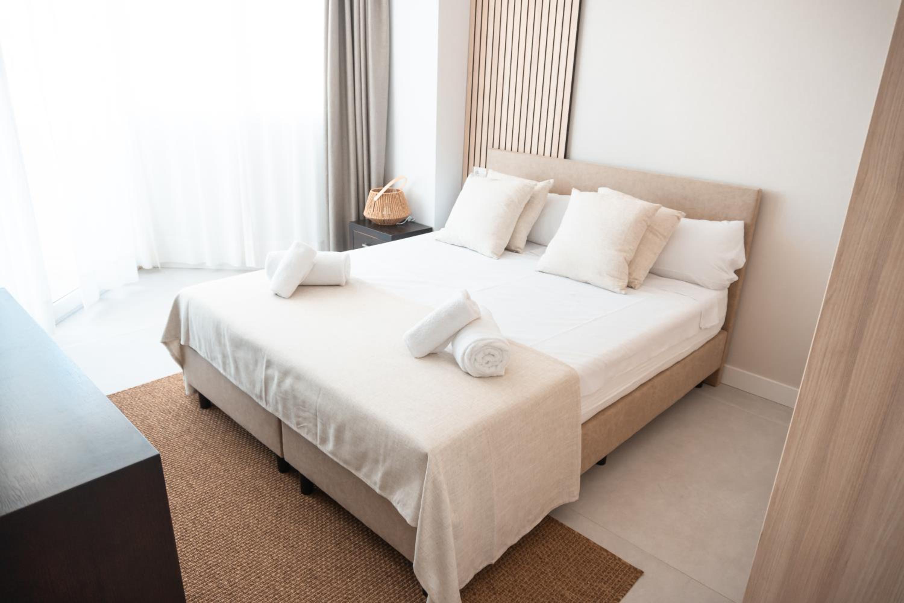 Superior Apartment thumbnail 5