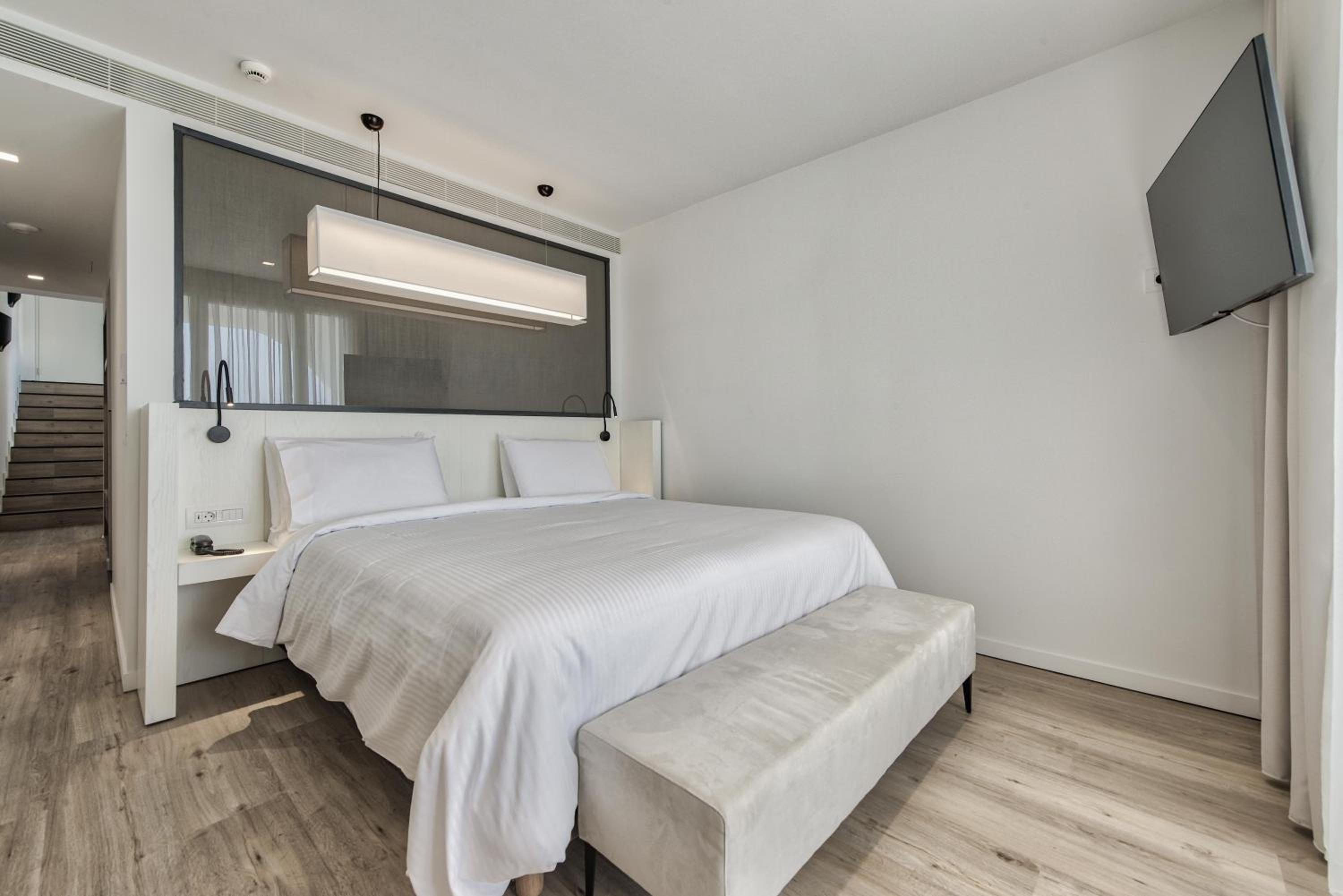 Suite with Sea View - Photo 3