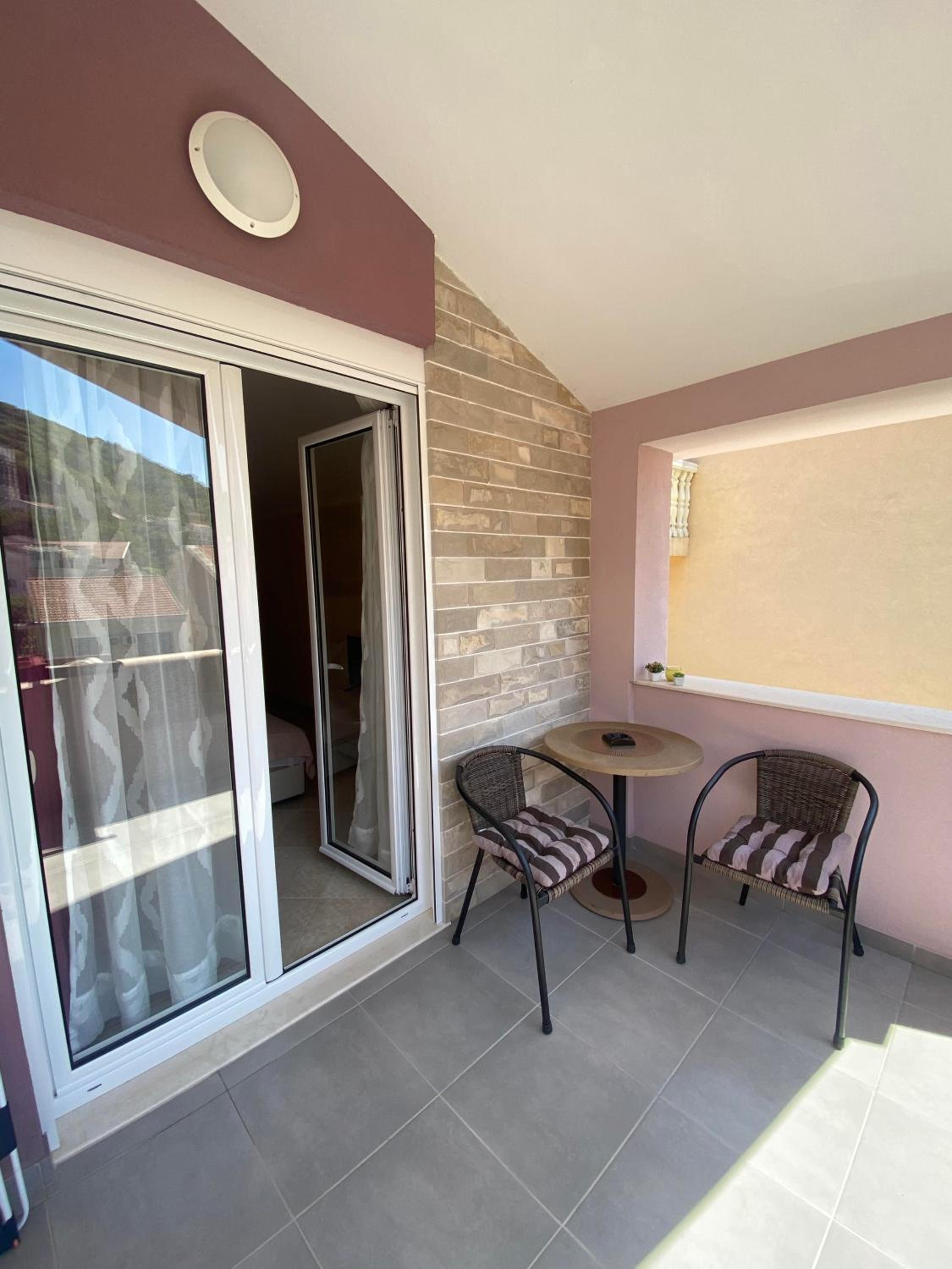 Studio with Balcony photo 2