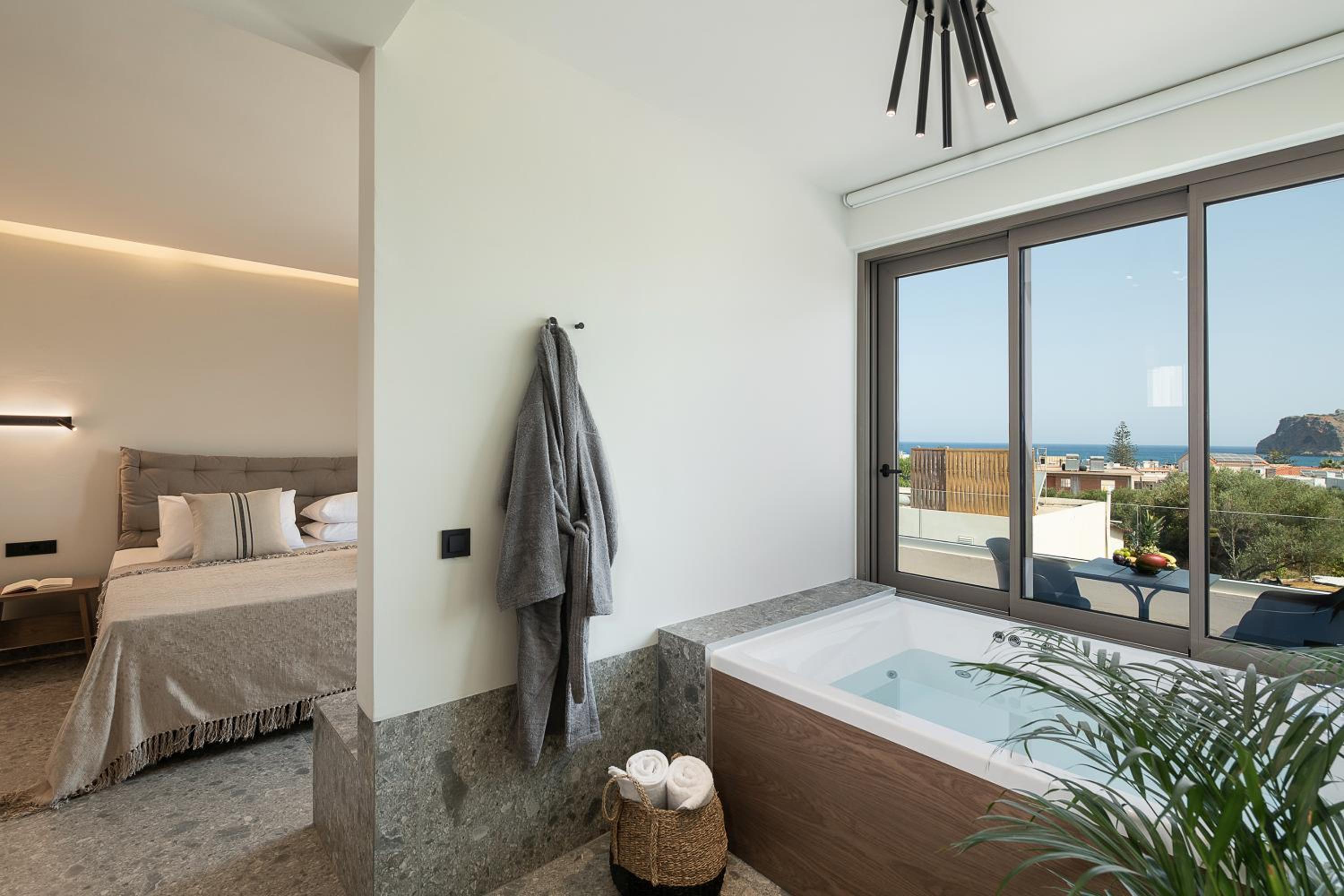 Quadruple Room with Balcony photo 3