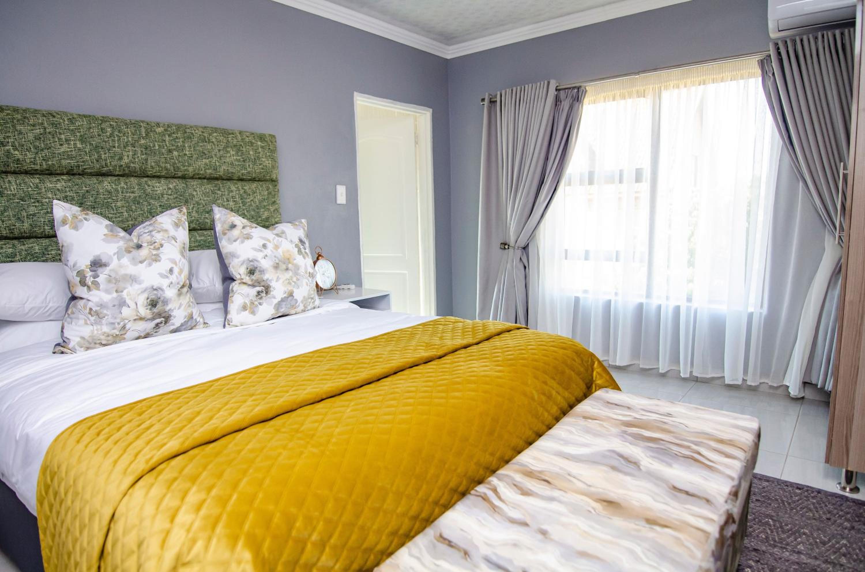 Premium Queen Room - Photo 3