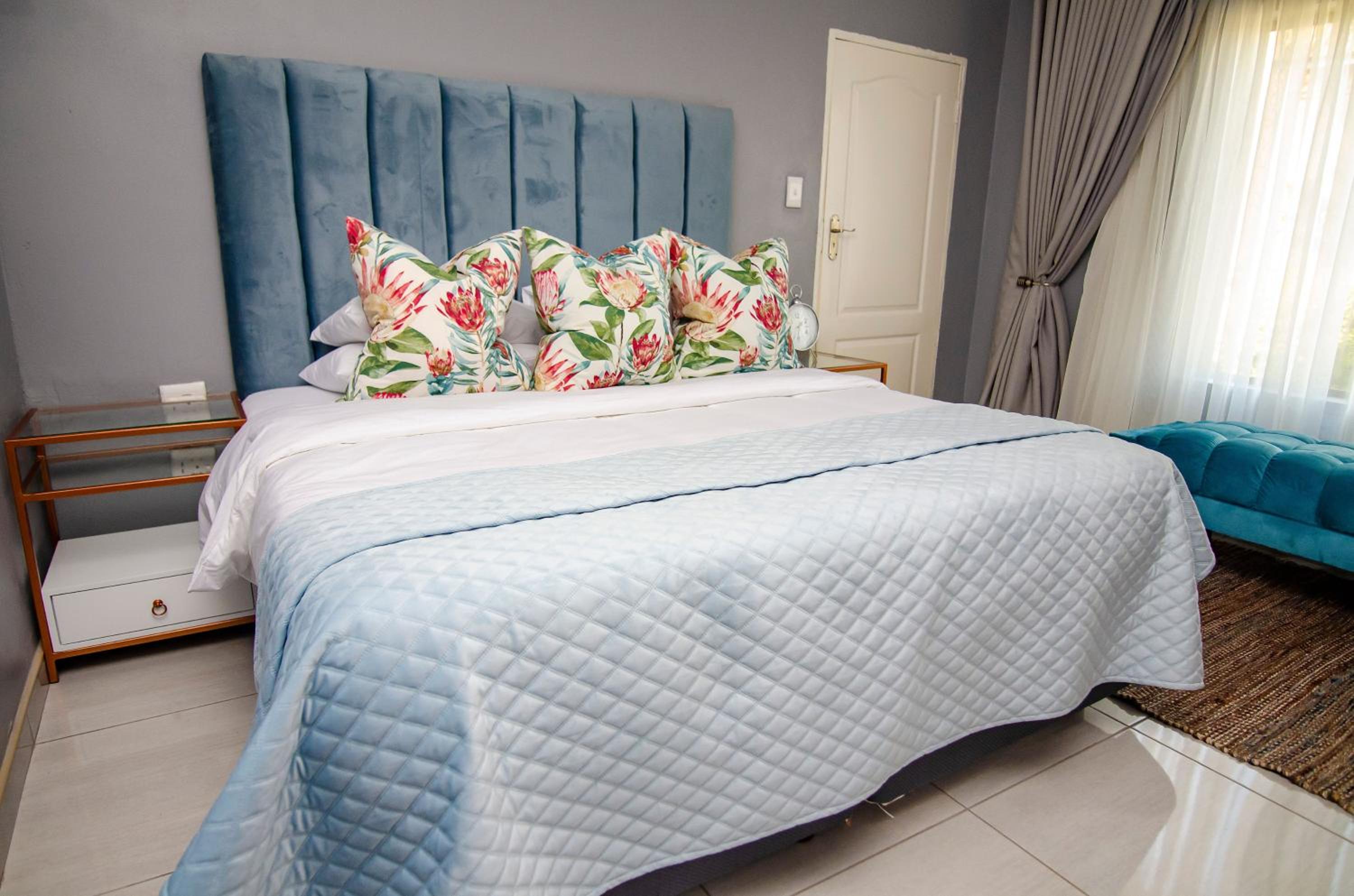 Standard Queen Room - Photo 5