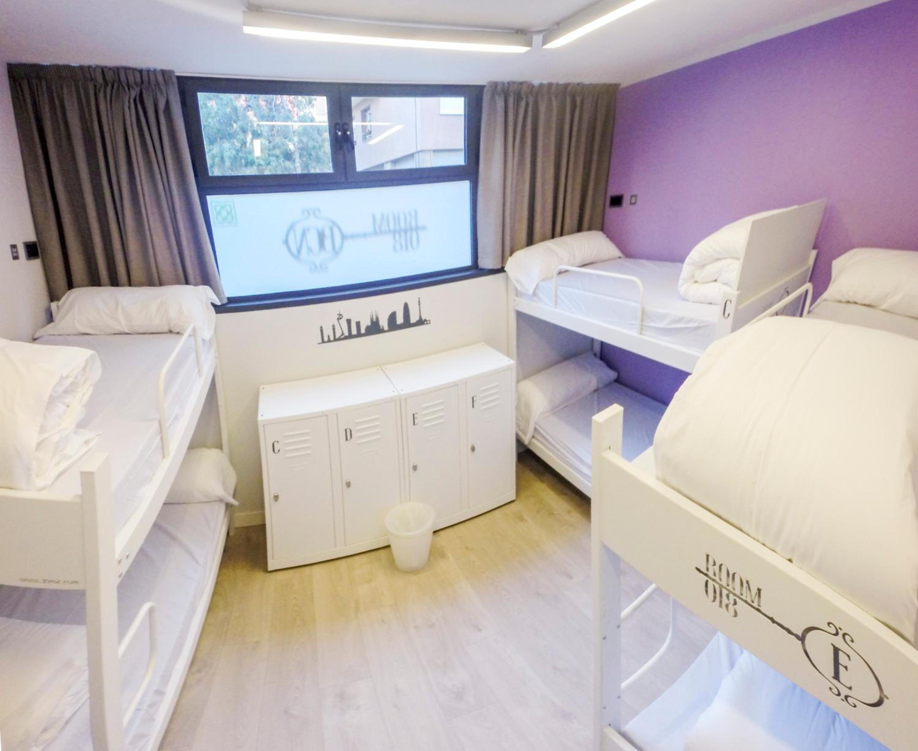 Cama en Habitación Compartida Femenina de 6 Camas