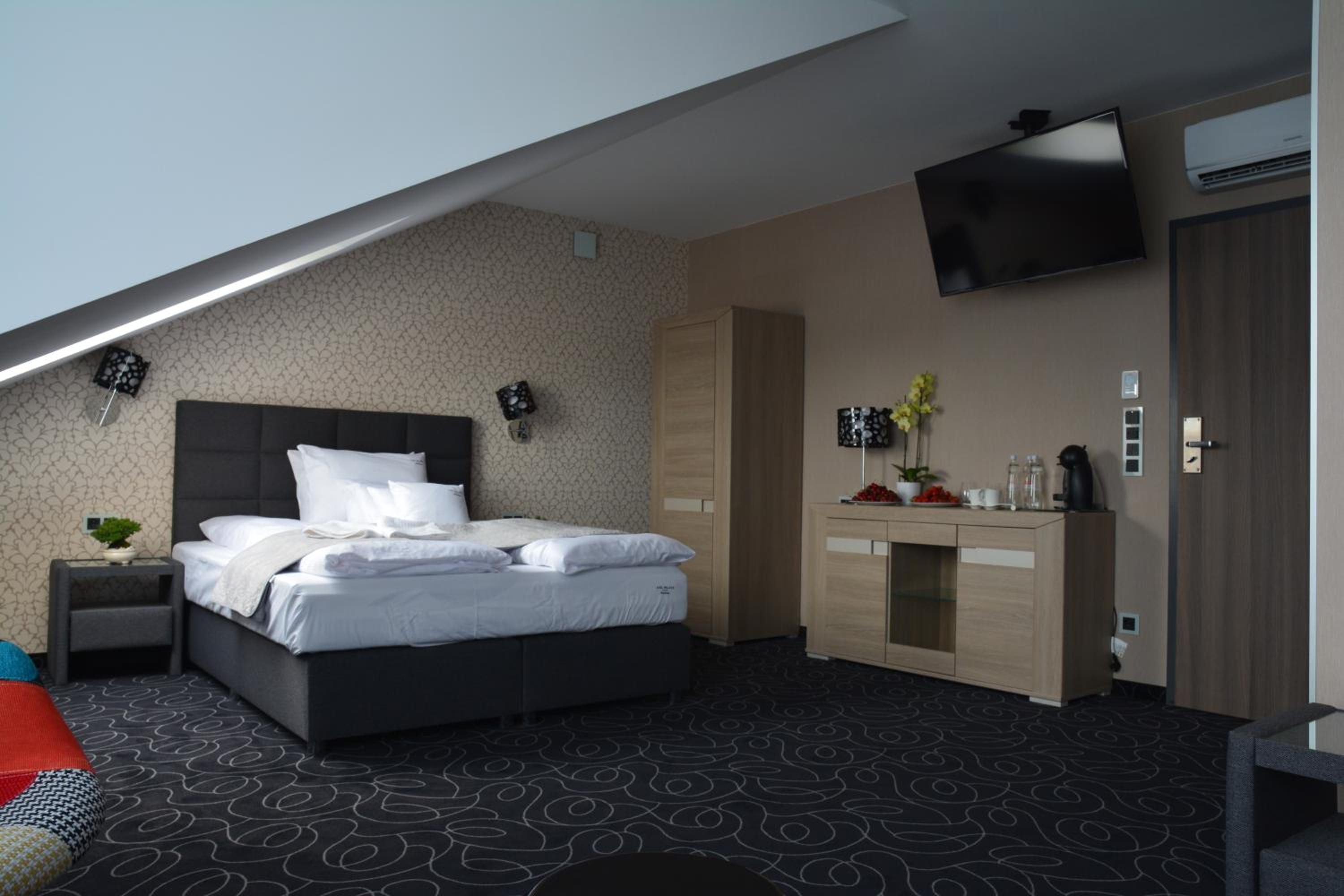 Suite with Terrace - Photo 9