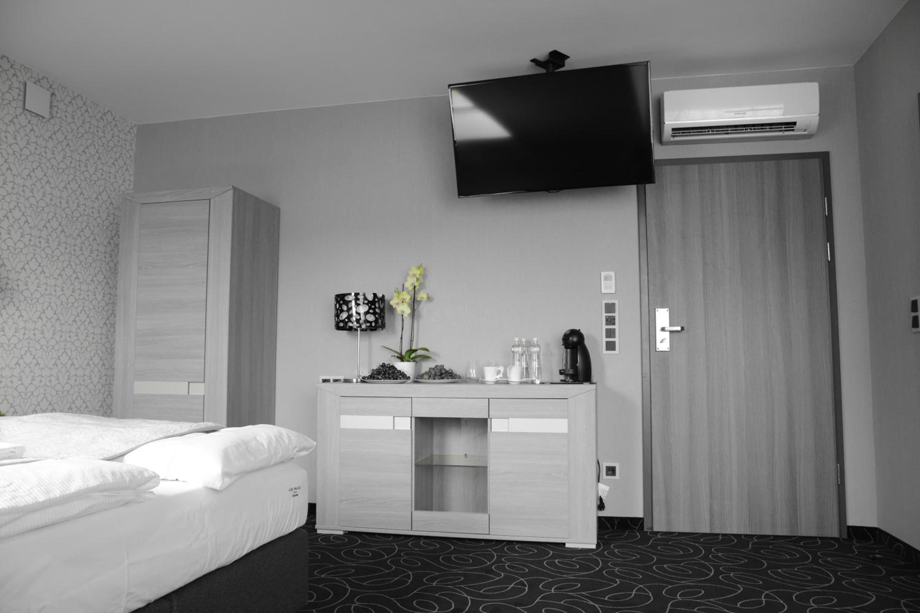 Suite with Terrace - Photo 2