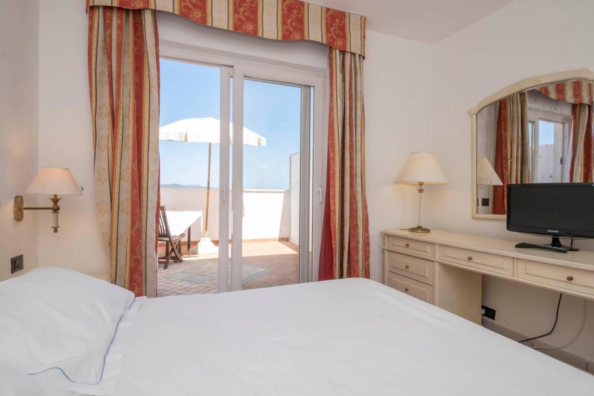 Junior Suite with Sea View - Photo 2