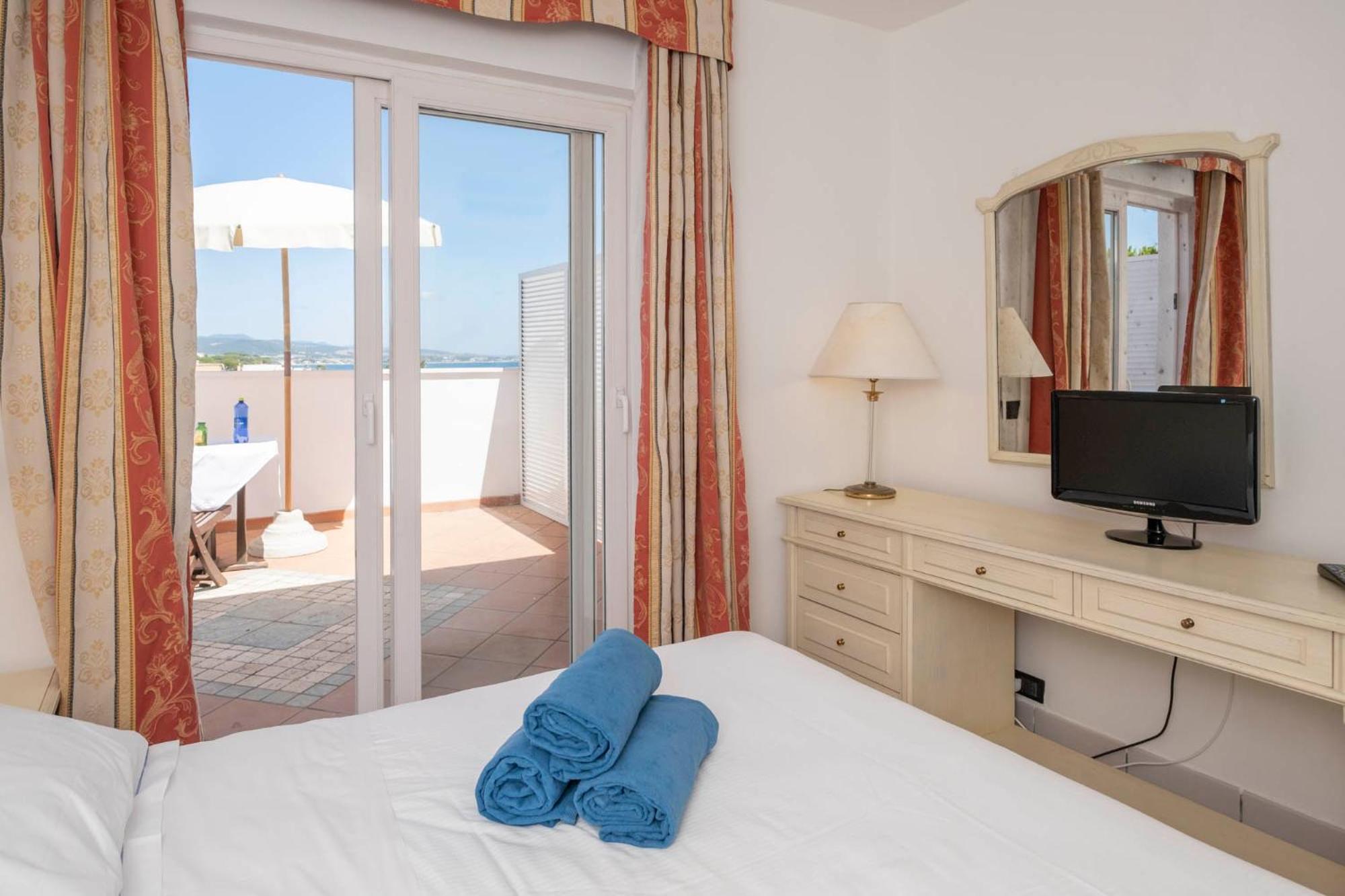 Junior Suite with Sea View - Photo 3