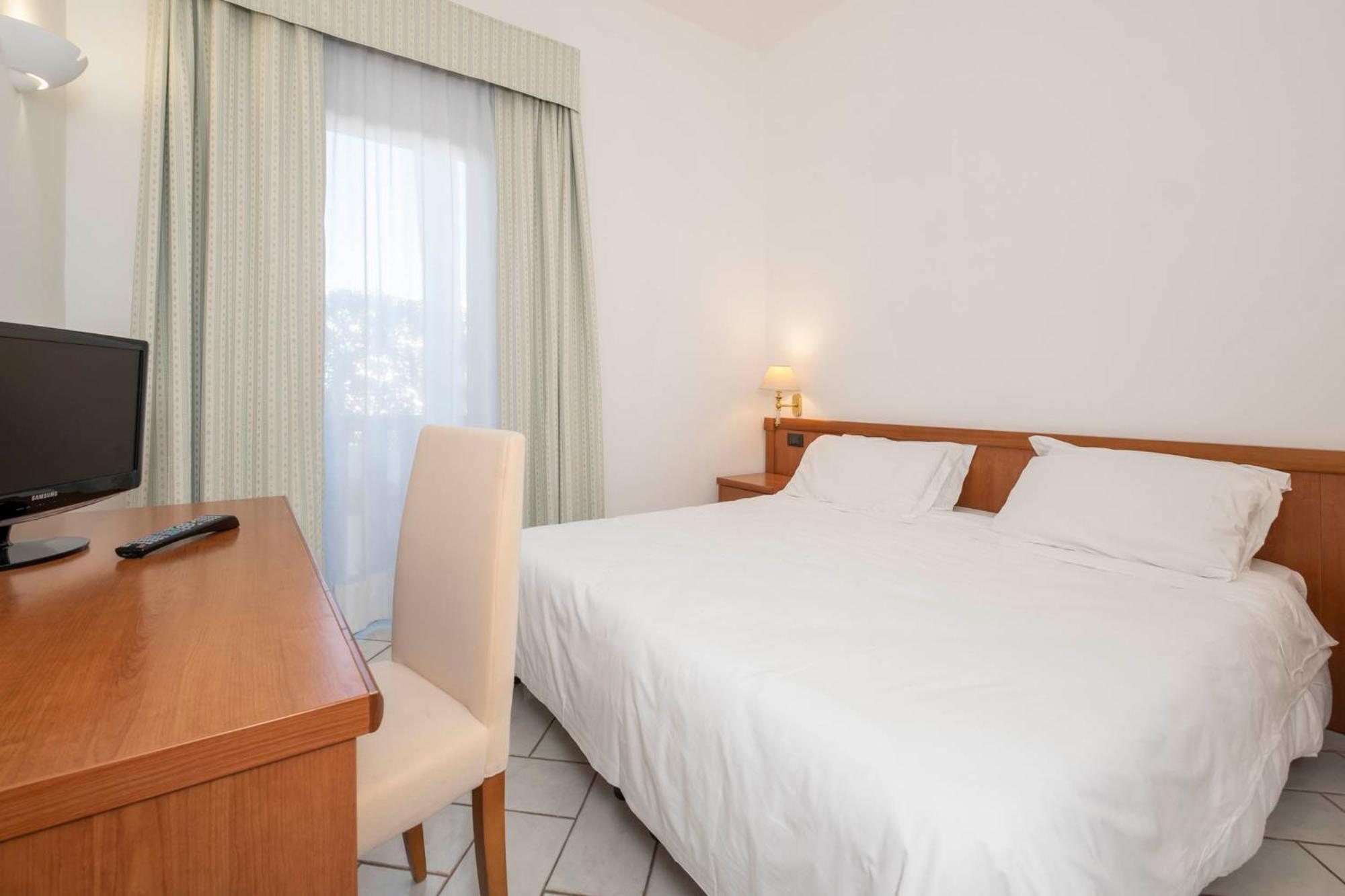 Standard Double Room - Photo 3