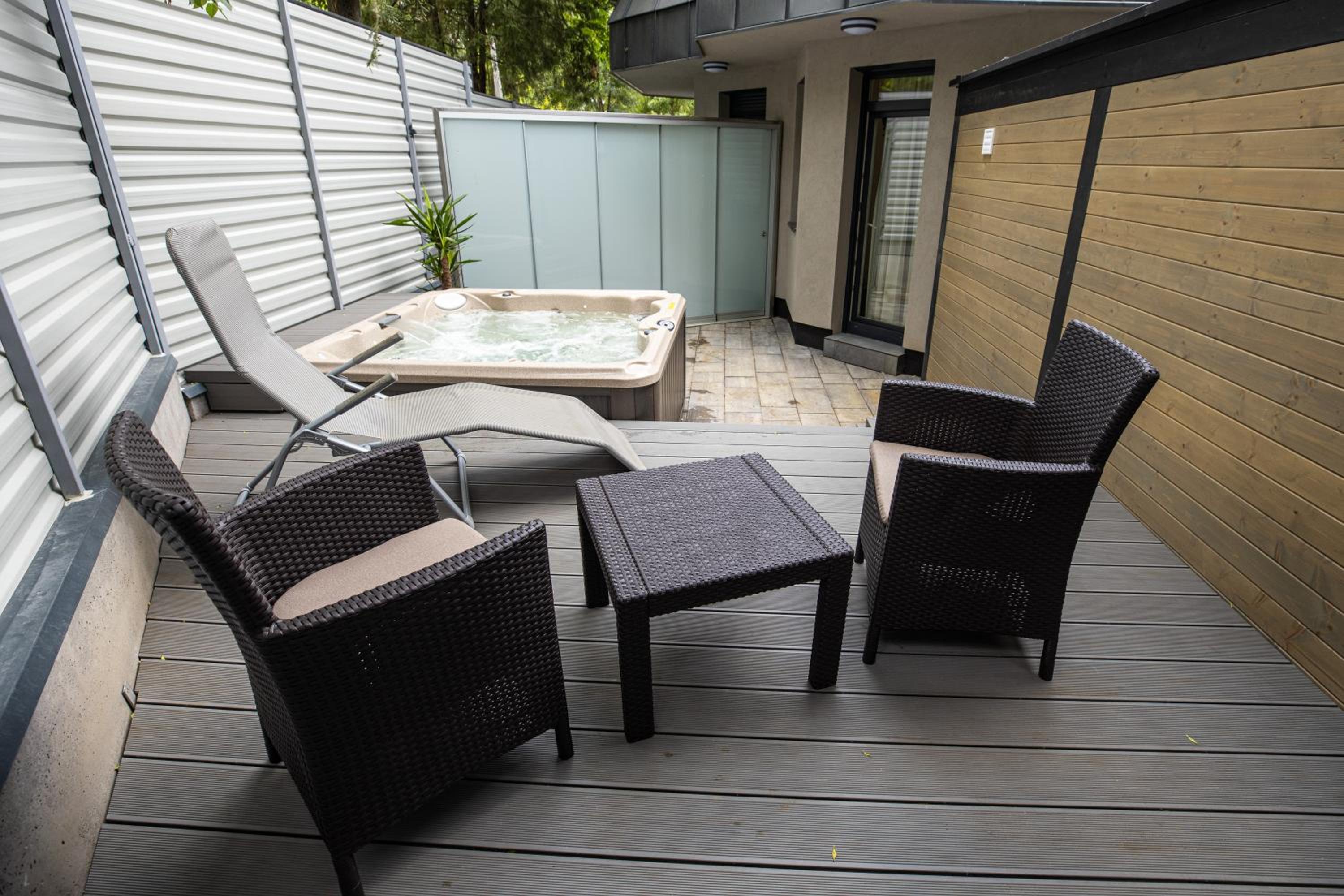 Deluxe Suite with Spa Bath - Photo 6