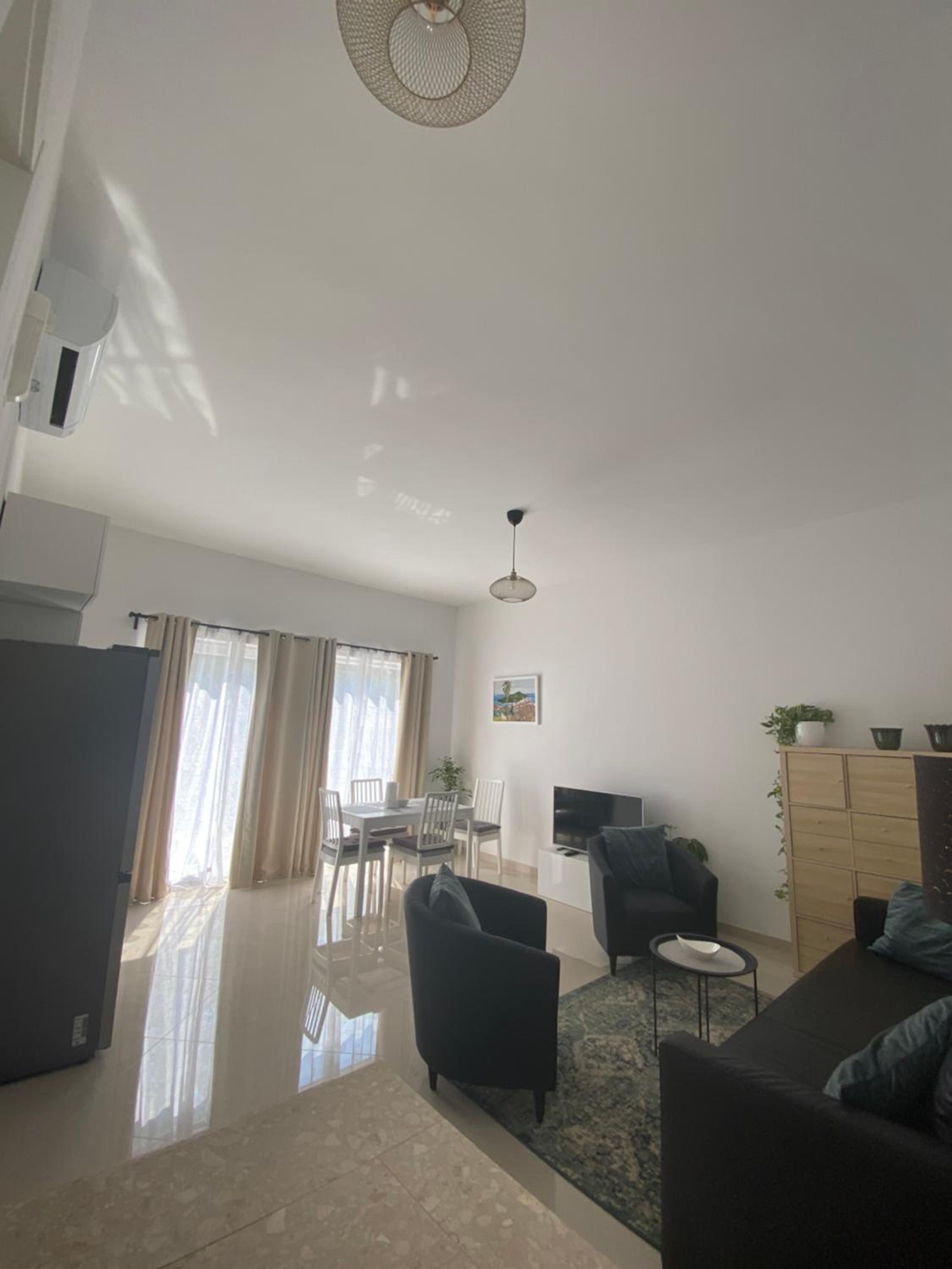One-Bedroom Apartment - Photo 11