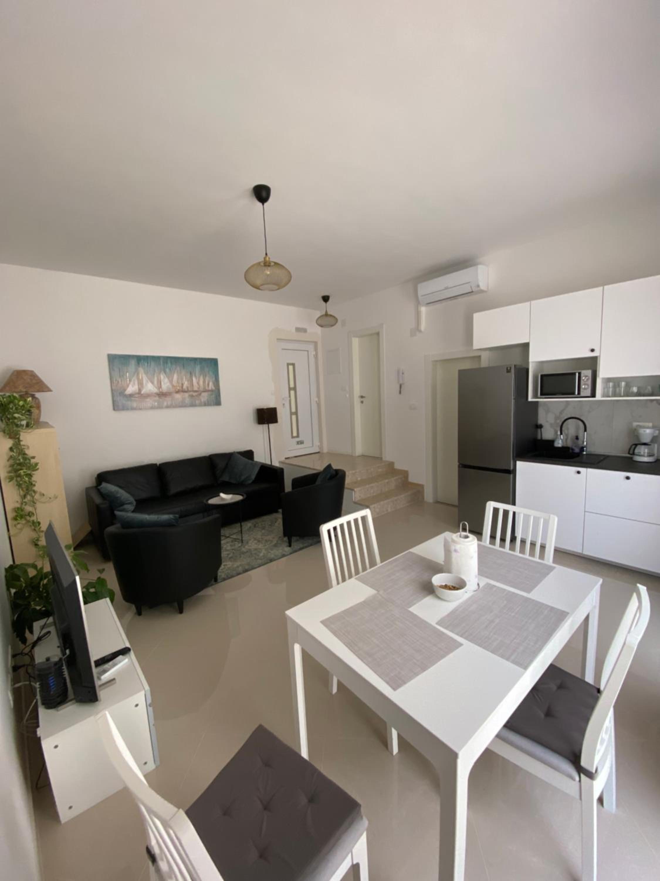 One-Bedroom Apartment - Photo 1
