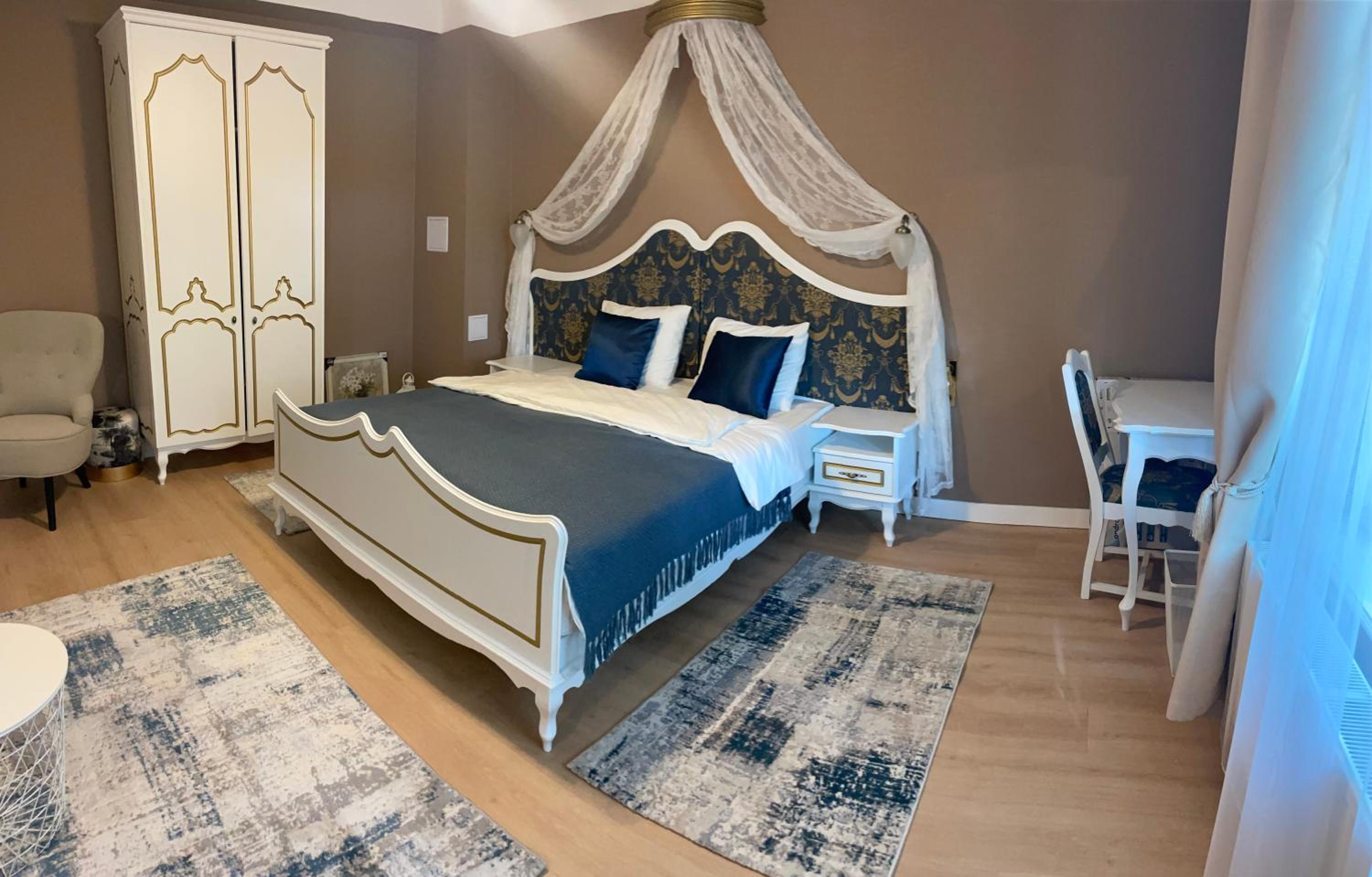 Deluxe Room (2 Adults + 1 Child) photo 3