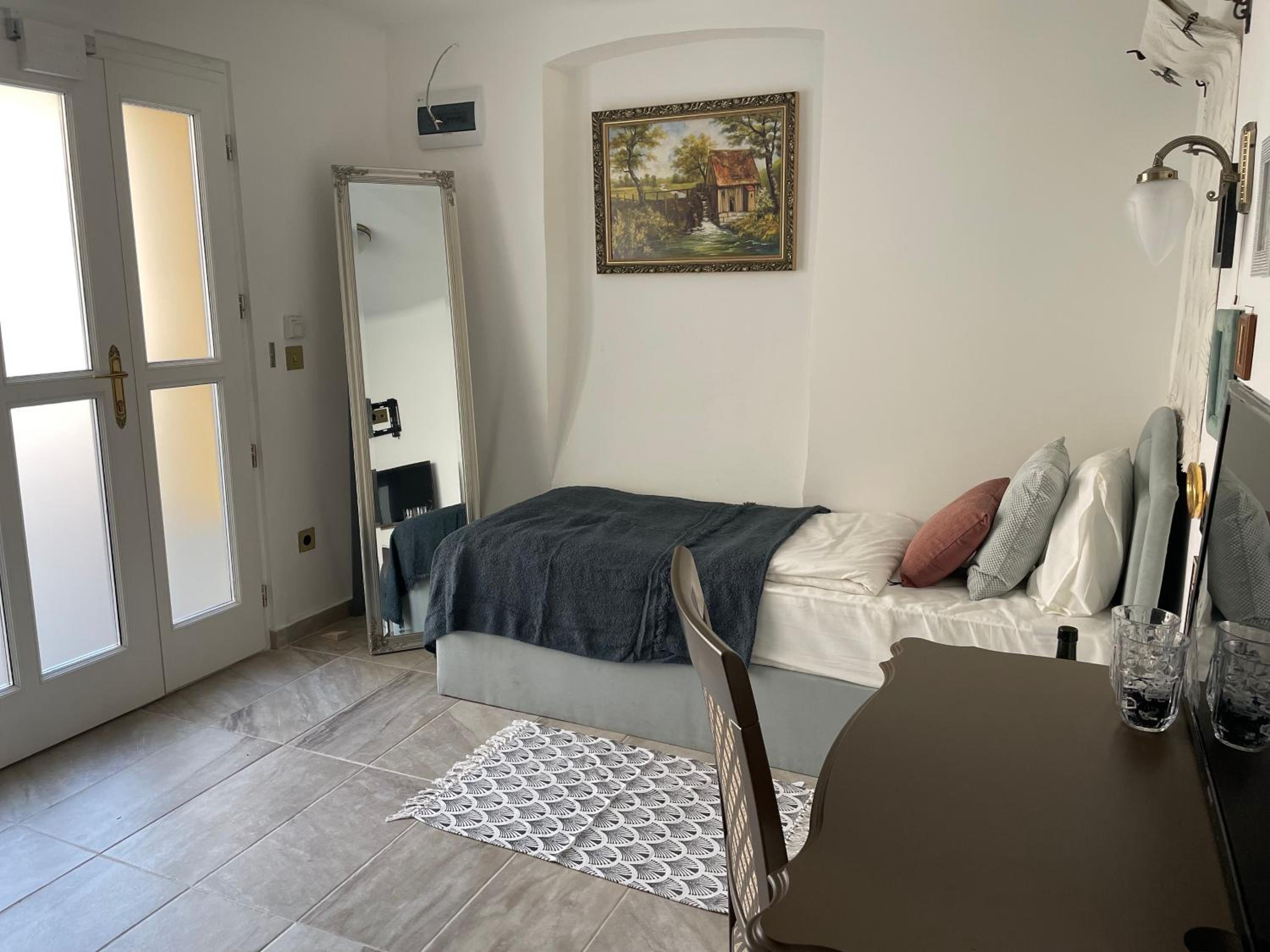 Twin Room - Disability Access photo 2