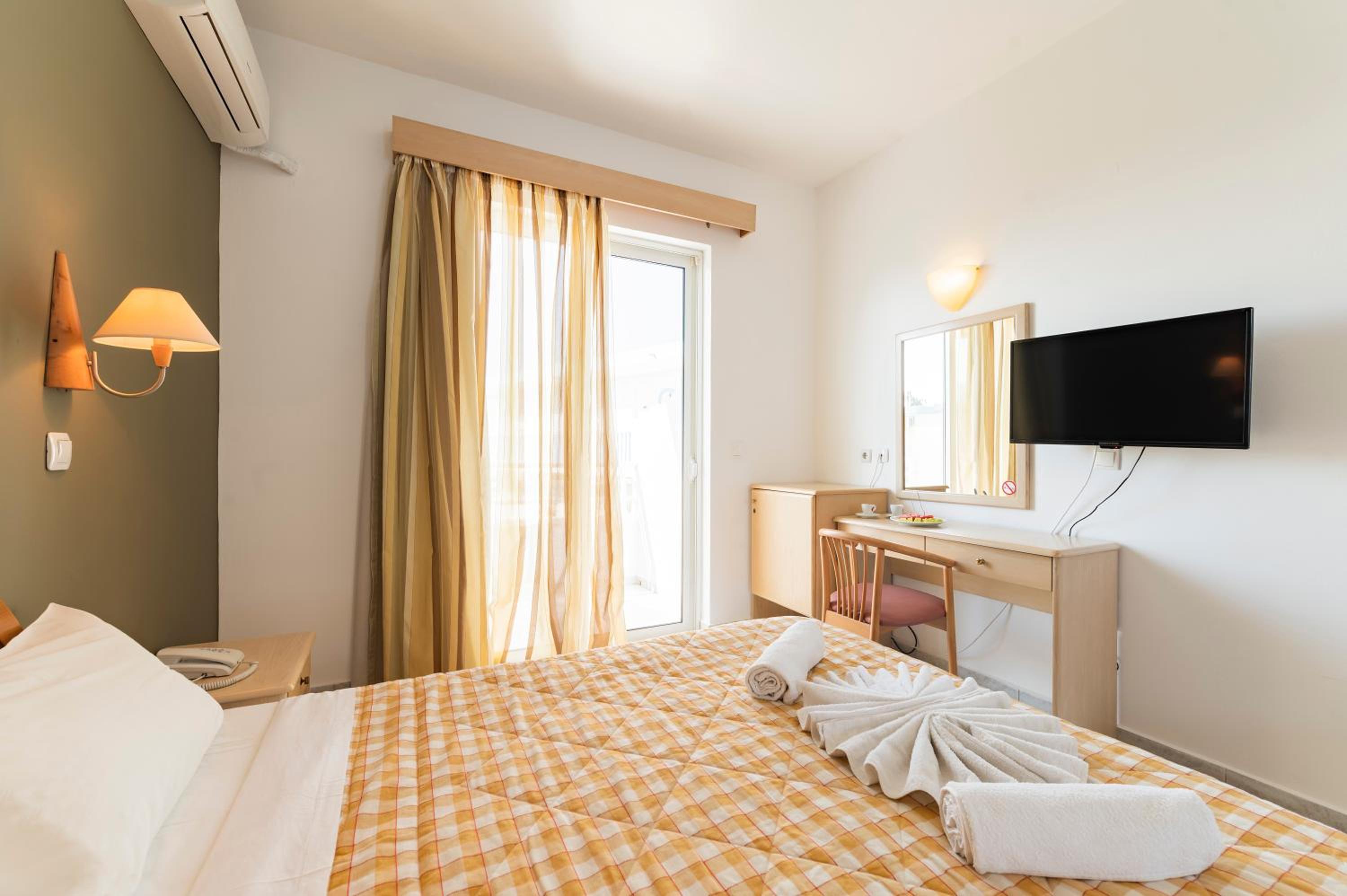 Double or Twin Room with Pool View photo 1